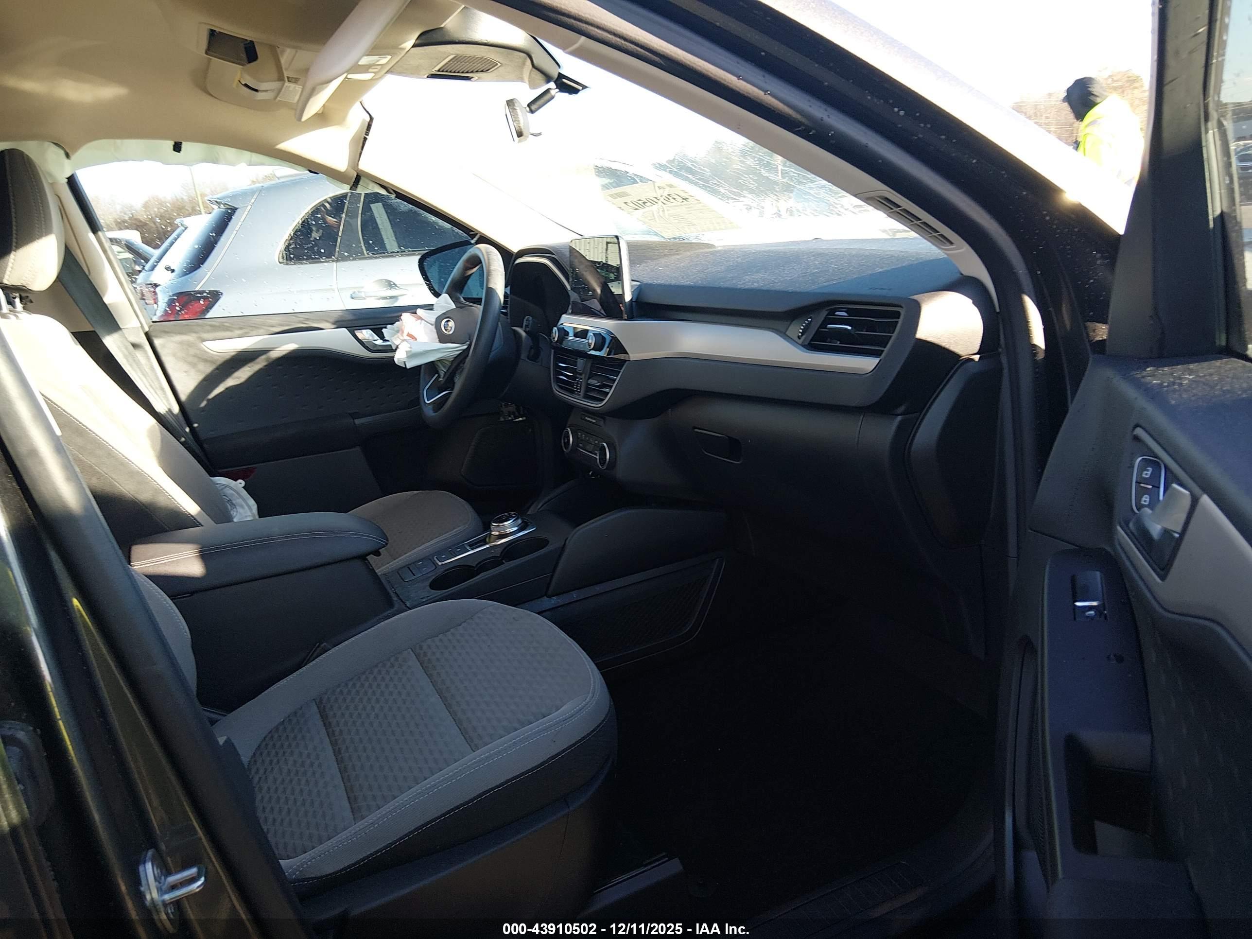 FORD ESCAPE image 5