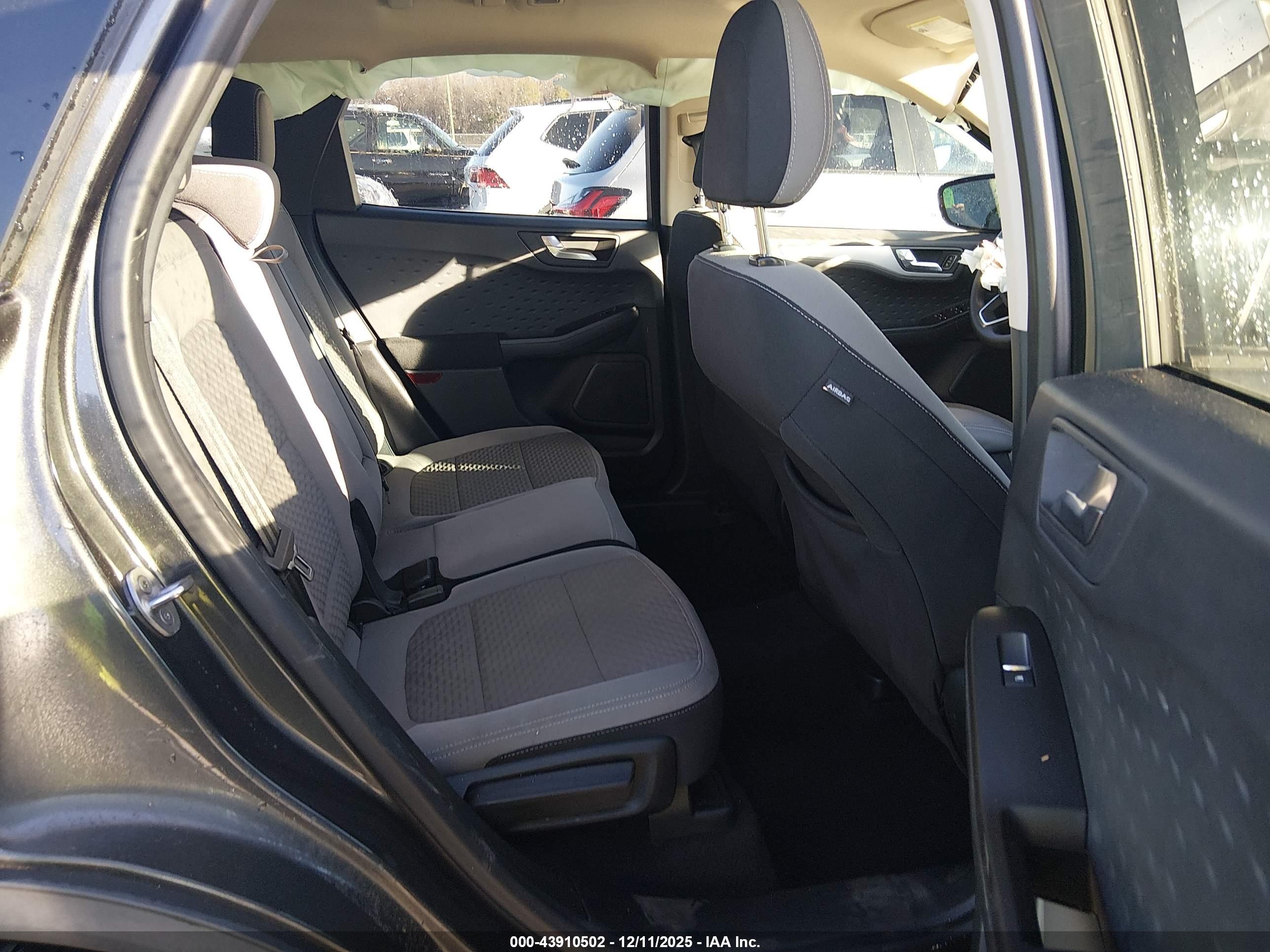 FORD ESCAPE image 8