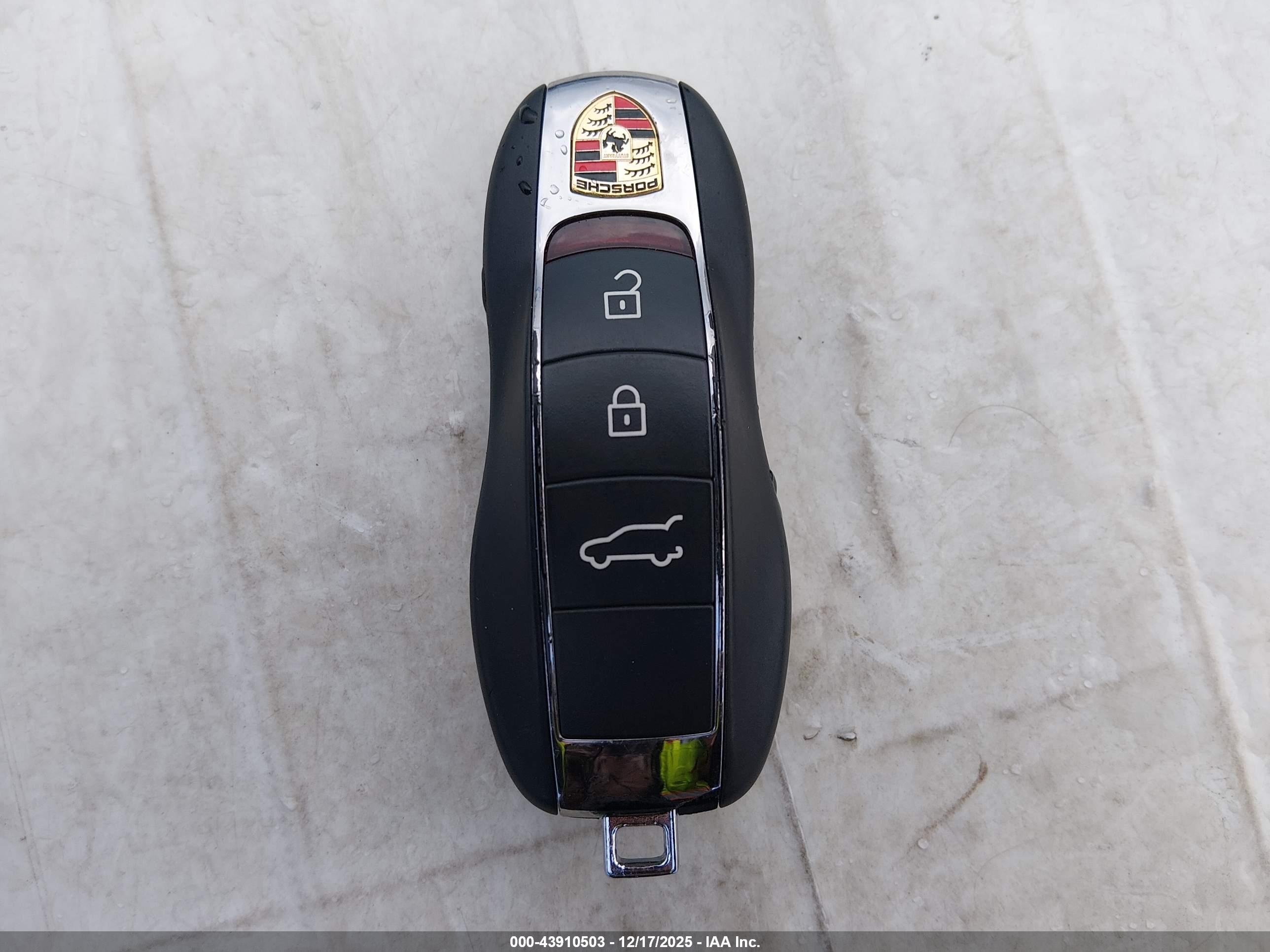 PORSCHE MACAN image 11
