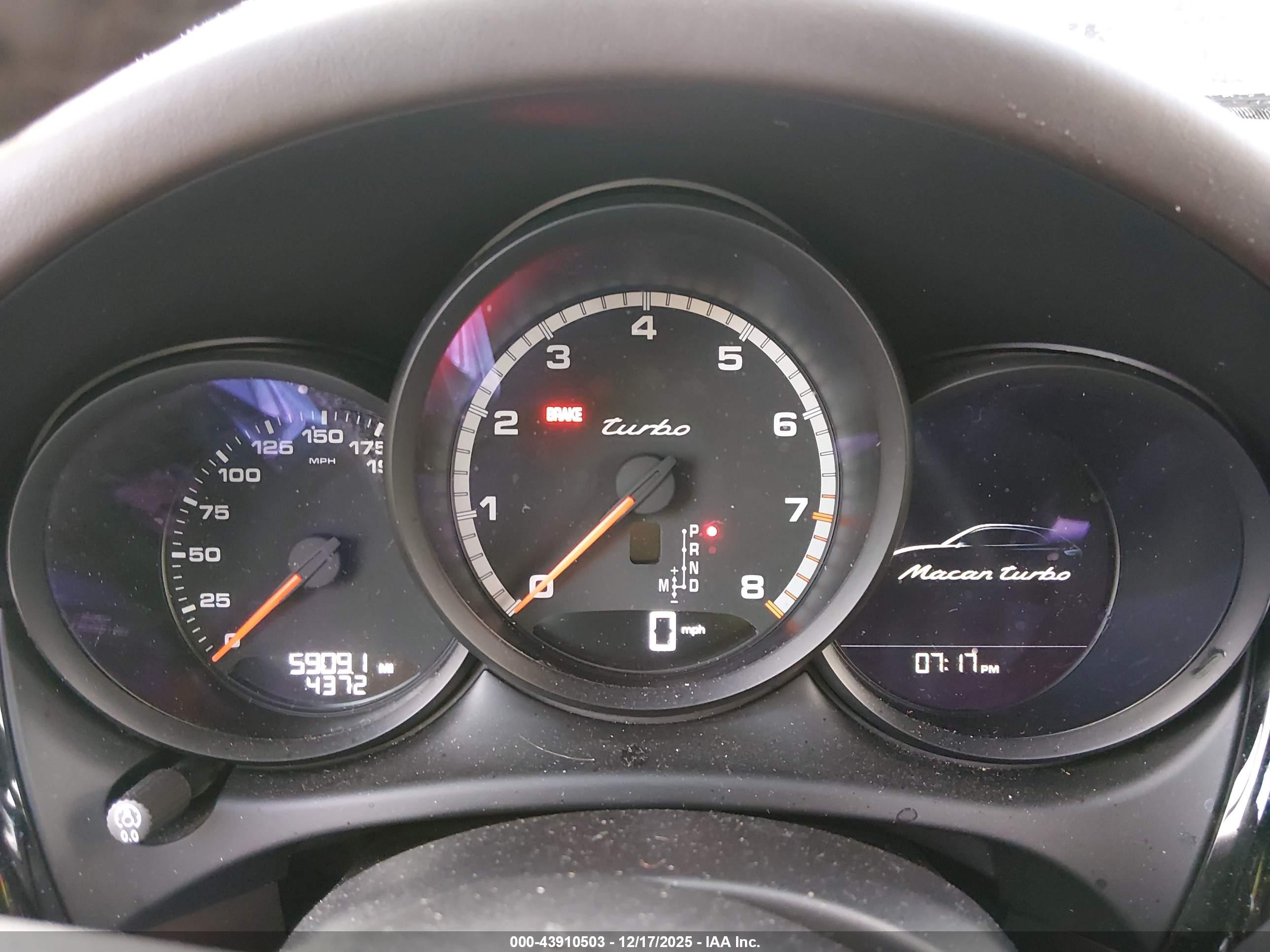 PORSCHE MACAN image 7