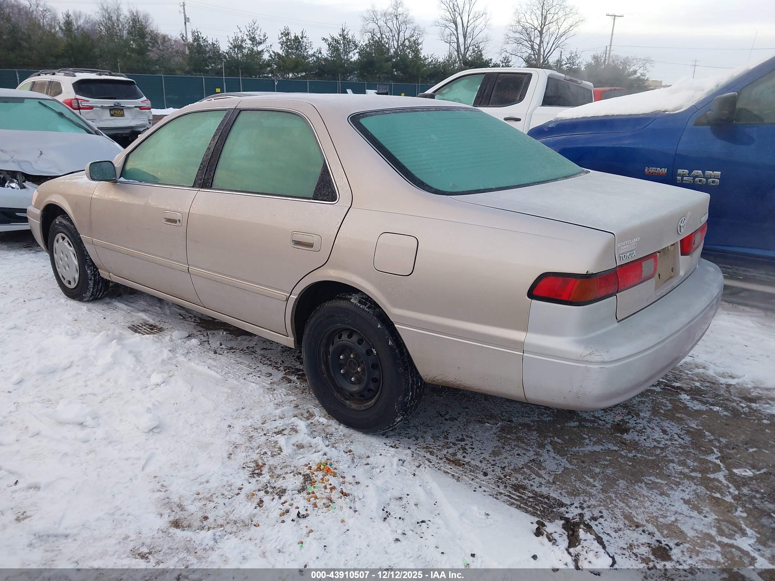 TOYOTA CAMRY image 3