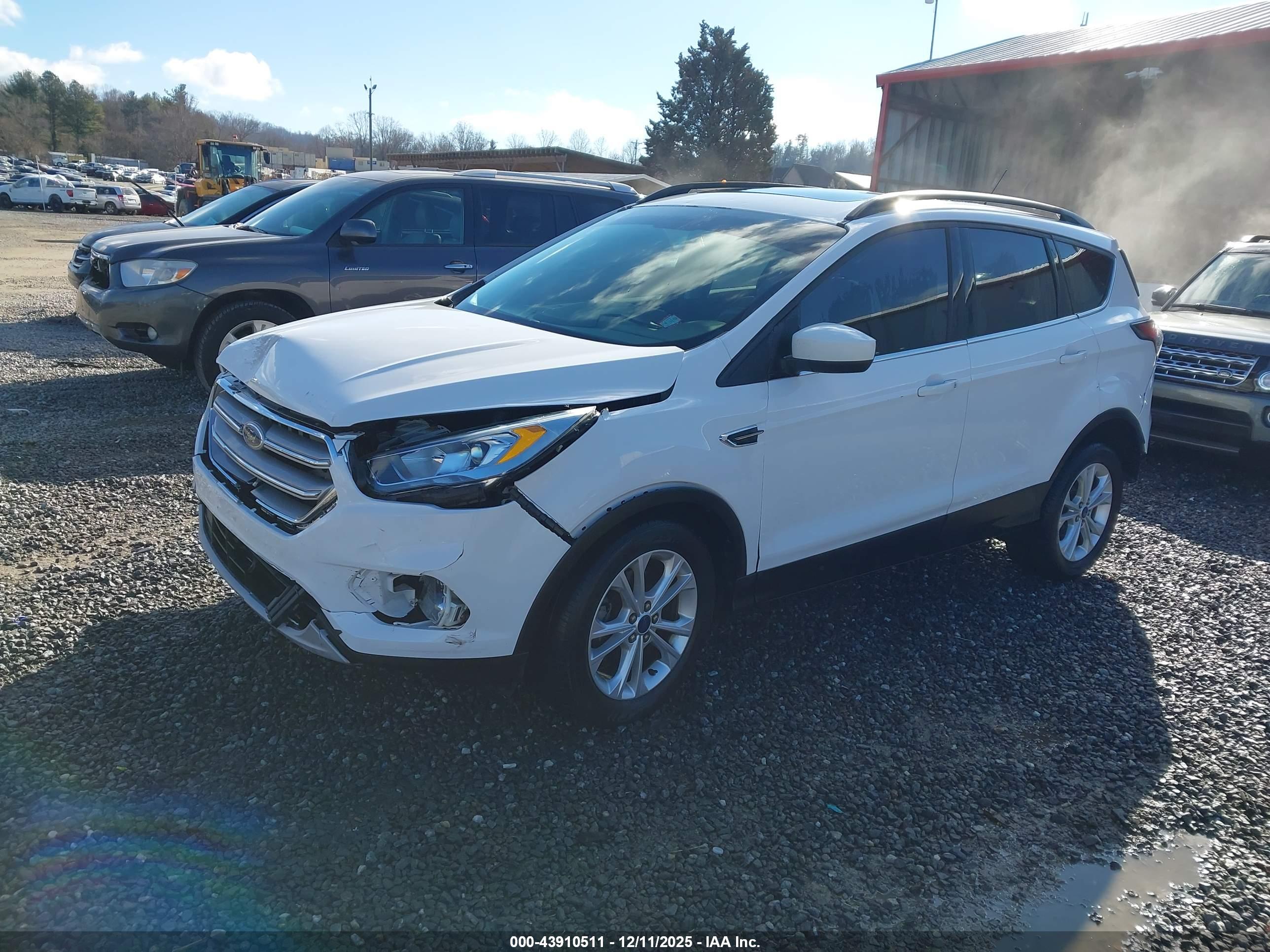 FORD ESCAPE image 2