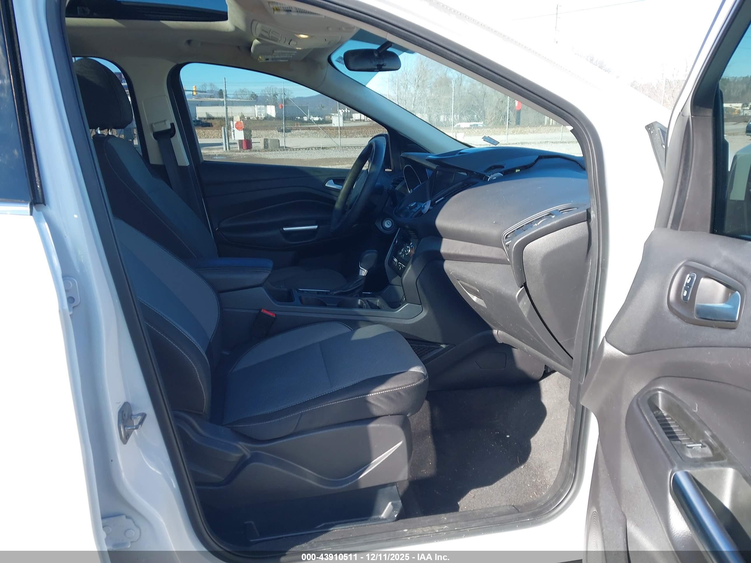 FORD ESCAPE image 5