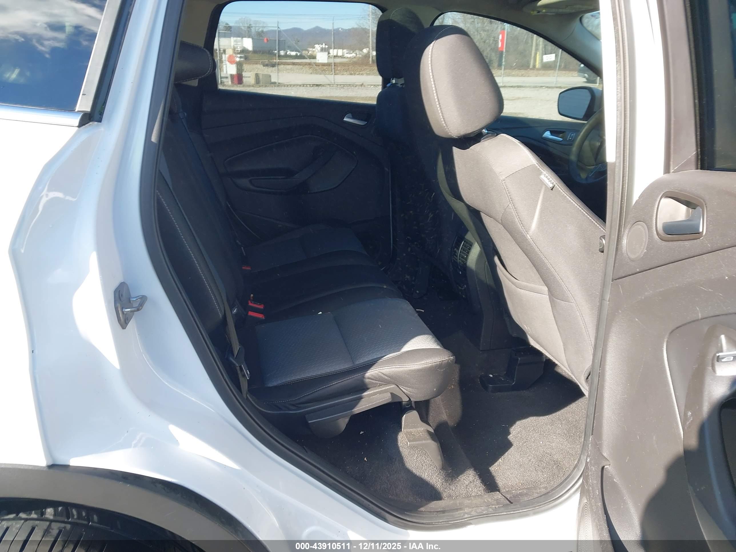 FORD ESCAPE image 8