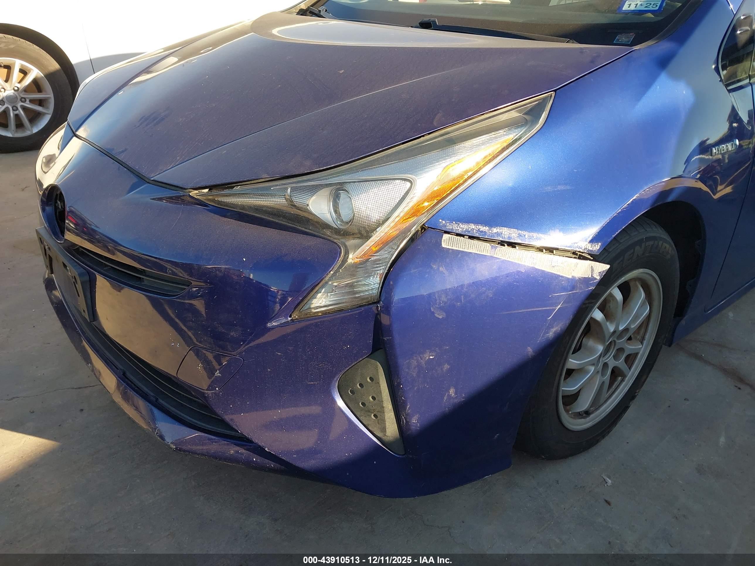 TOYOTA PRIUS image 6