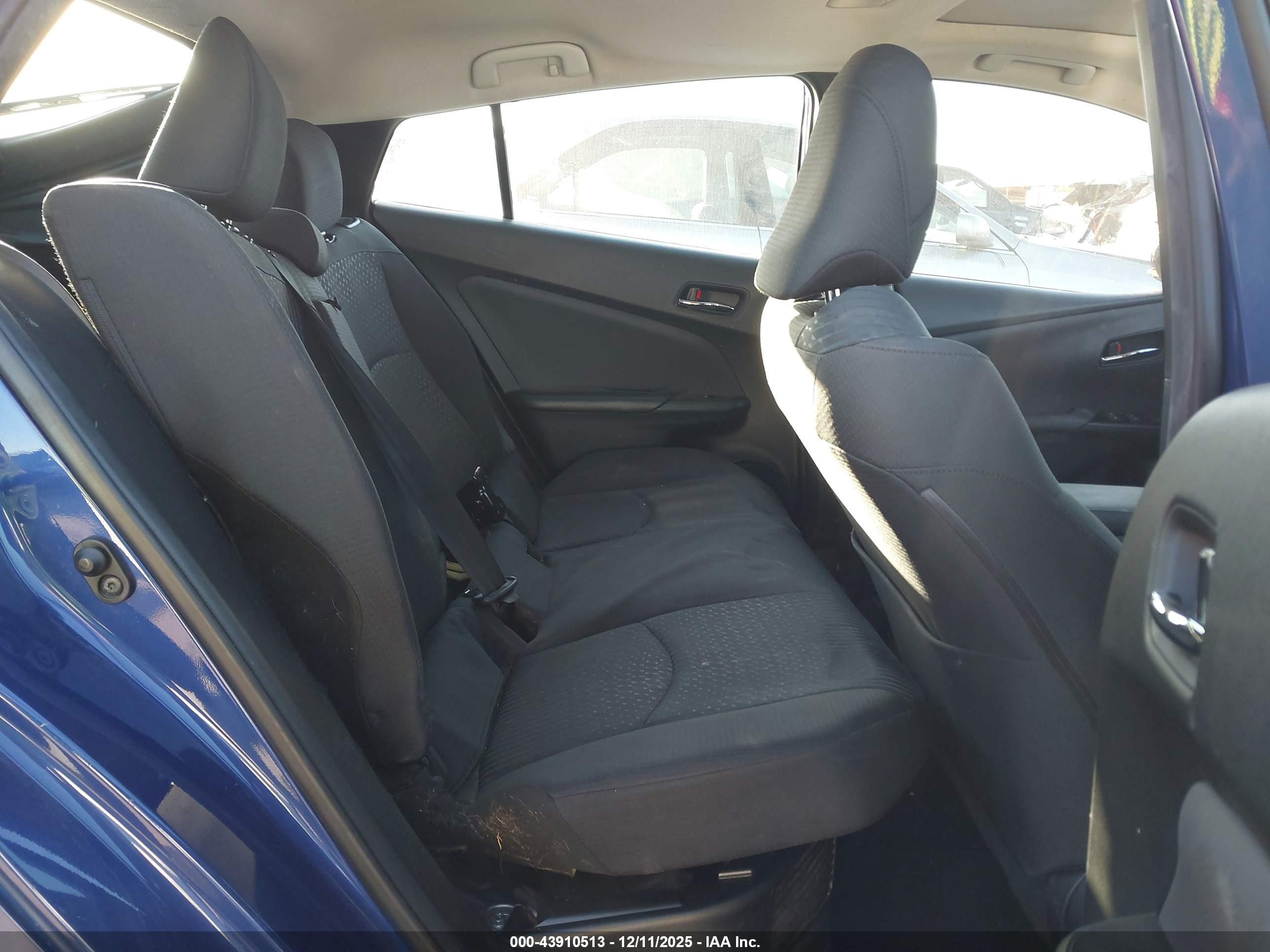 TOYOTA PRIUS image 8