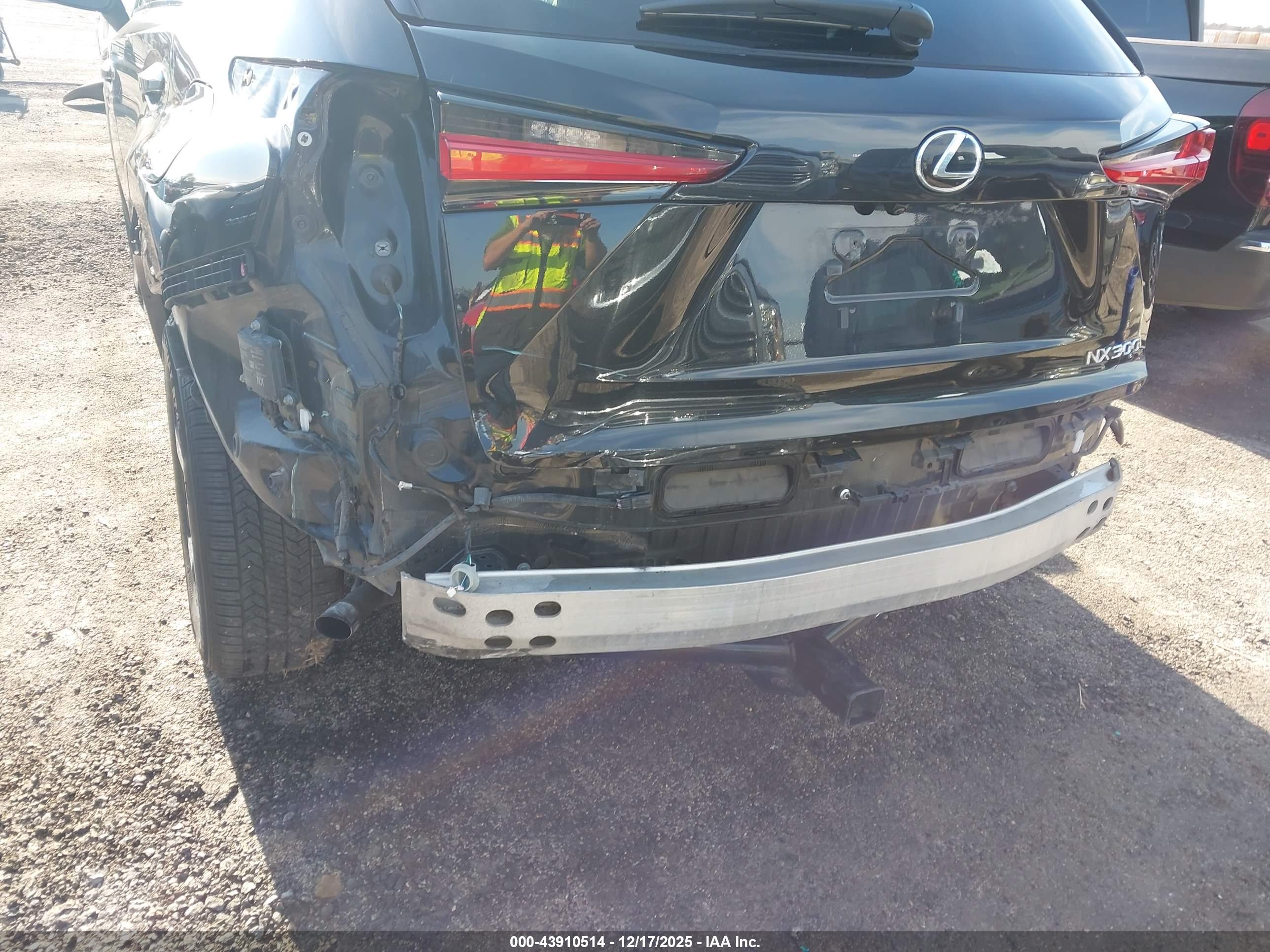 LEXUS NX image 6