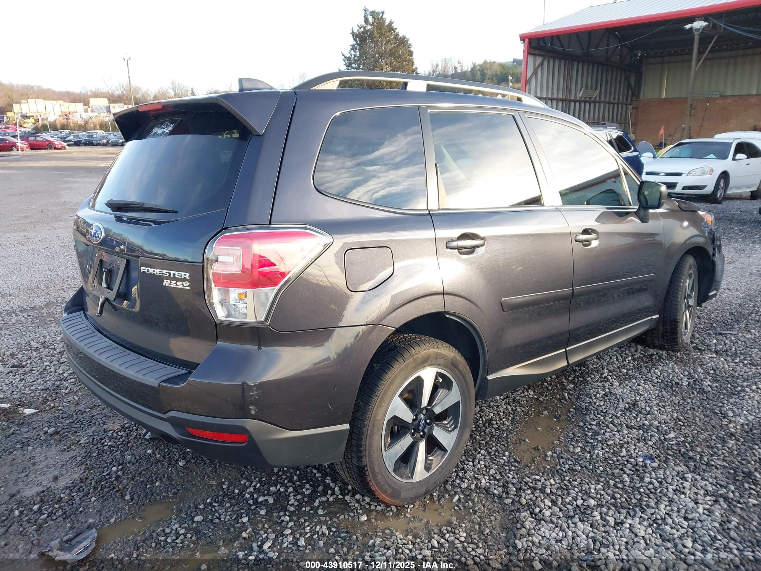 SUBARU FORESTER image 4