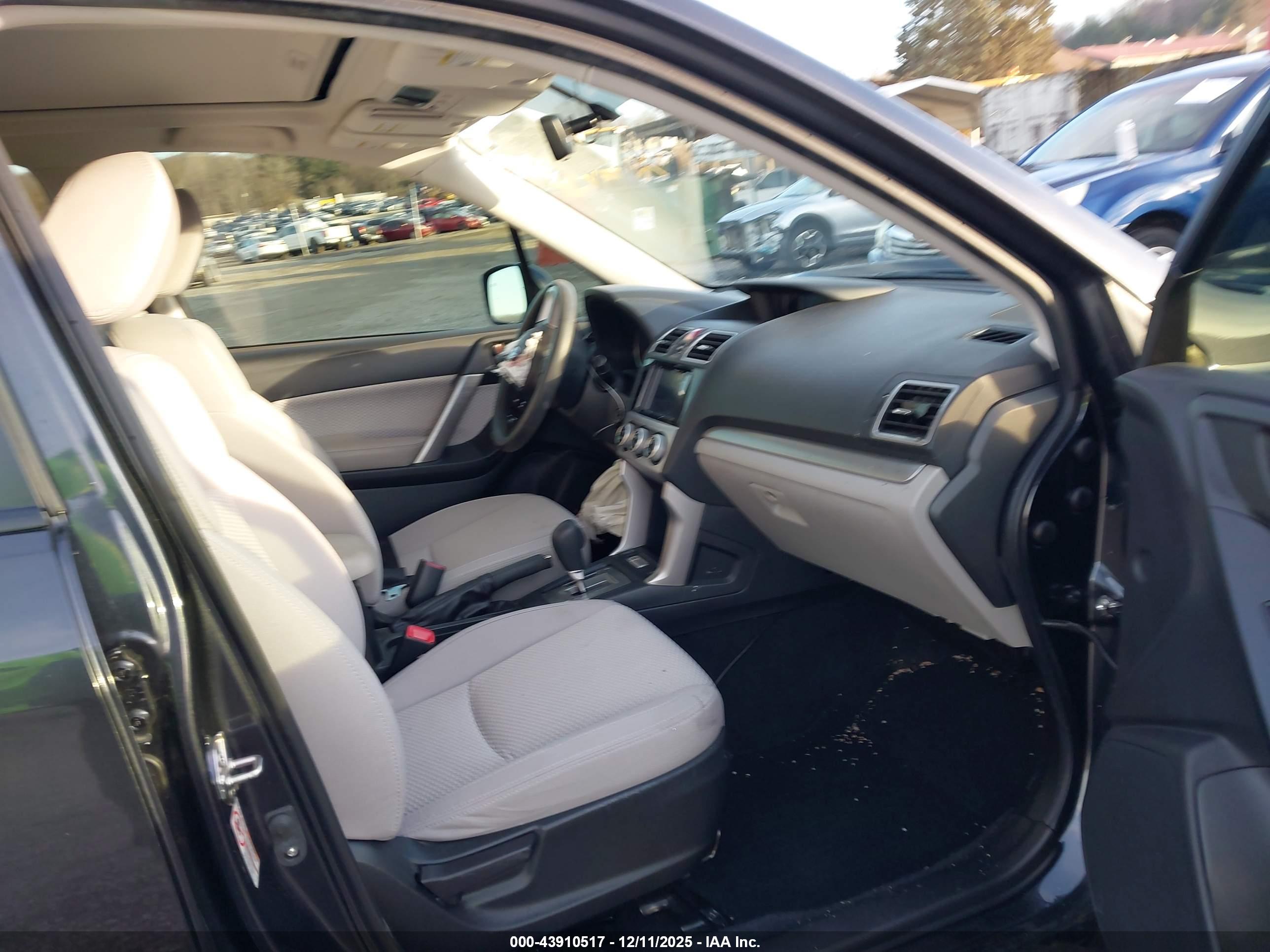 SUBARU FORESTER image 5
