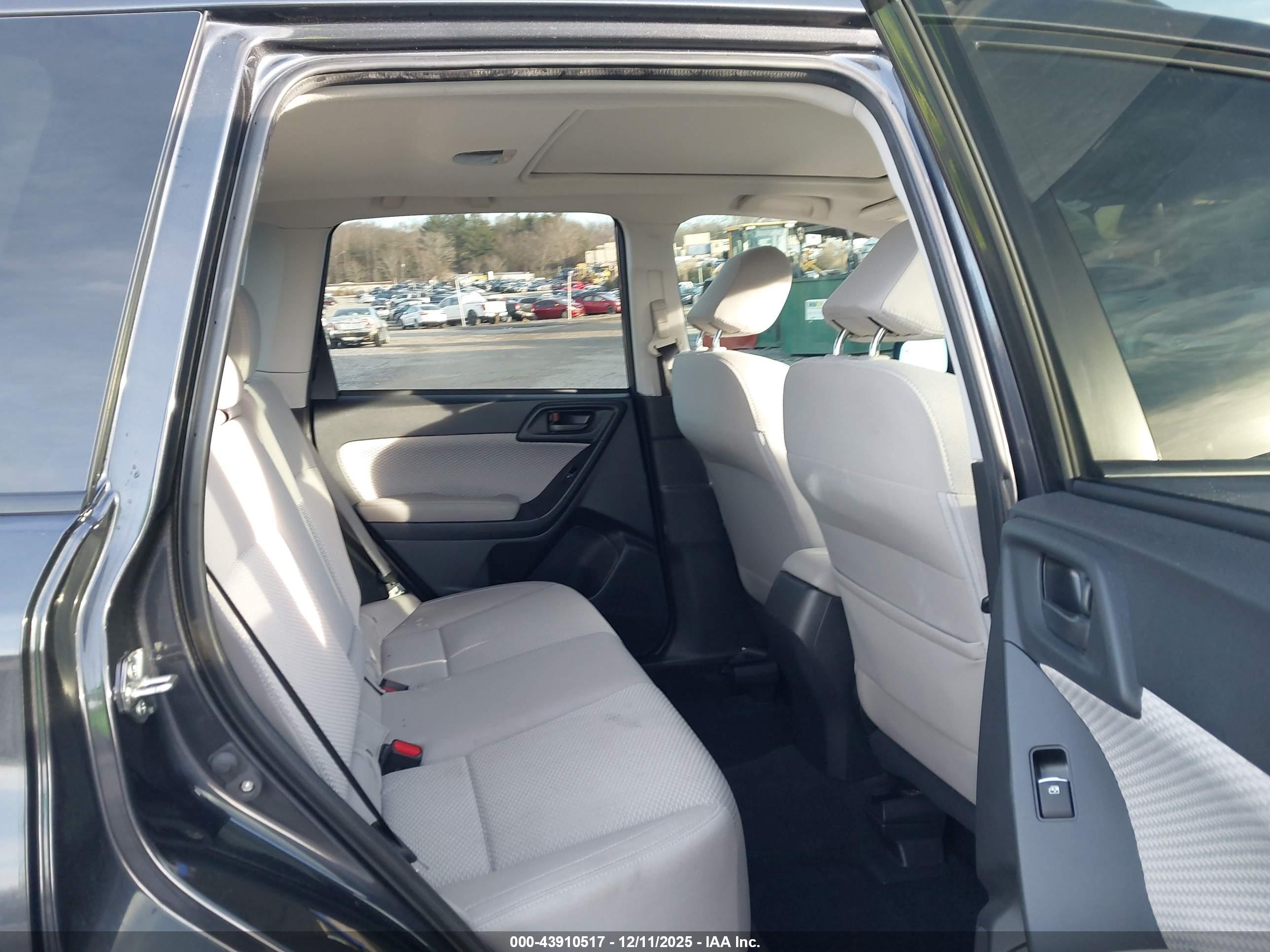 SUBARU FORESTER image 8