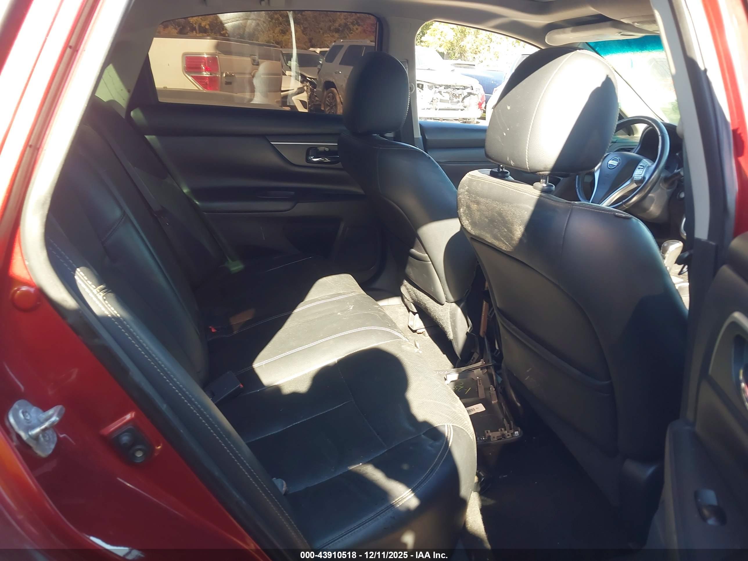 NISSAN ALTIMA image 8