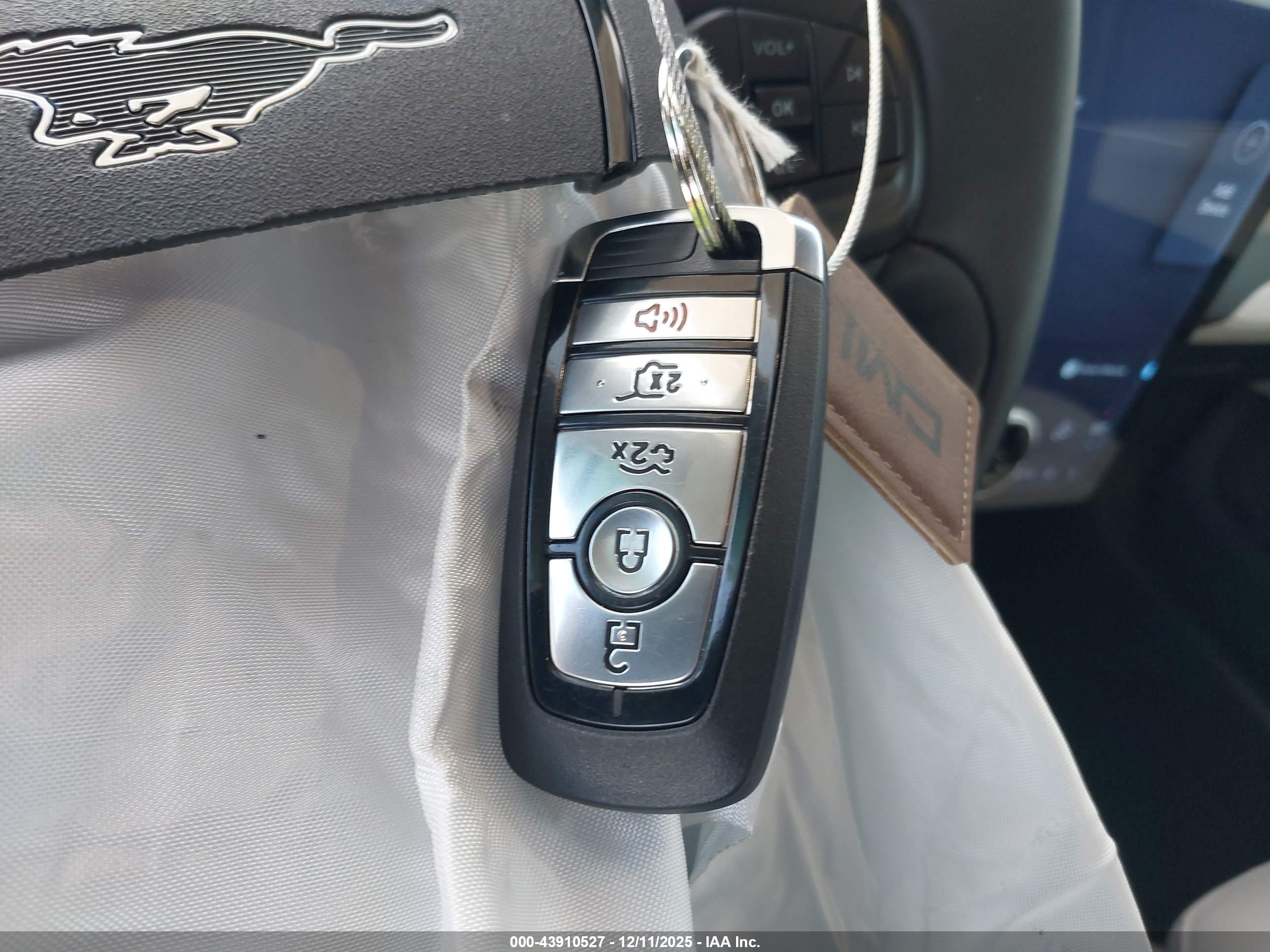 FORD MUSTANG image 11
