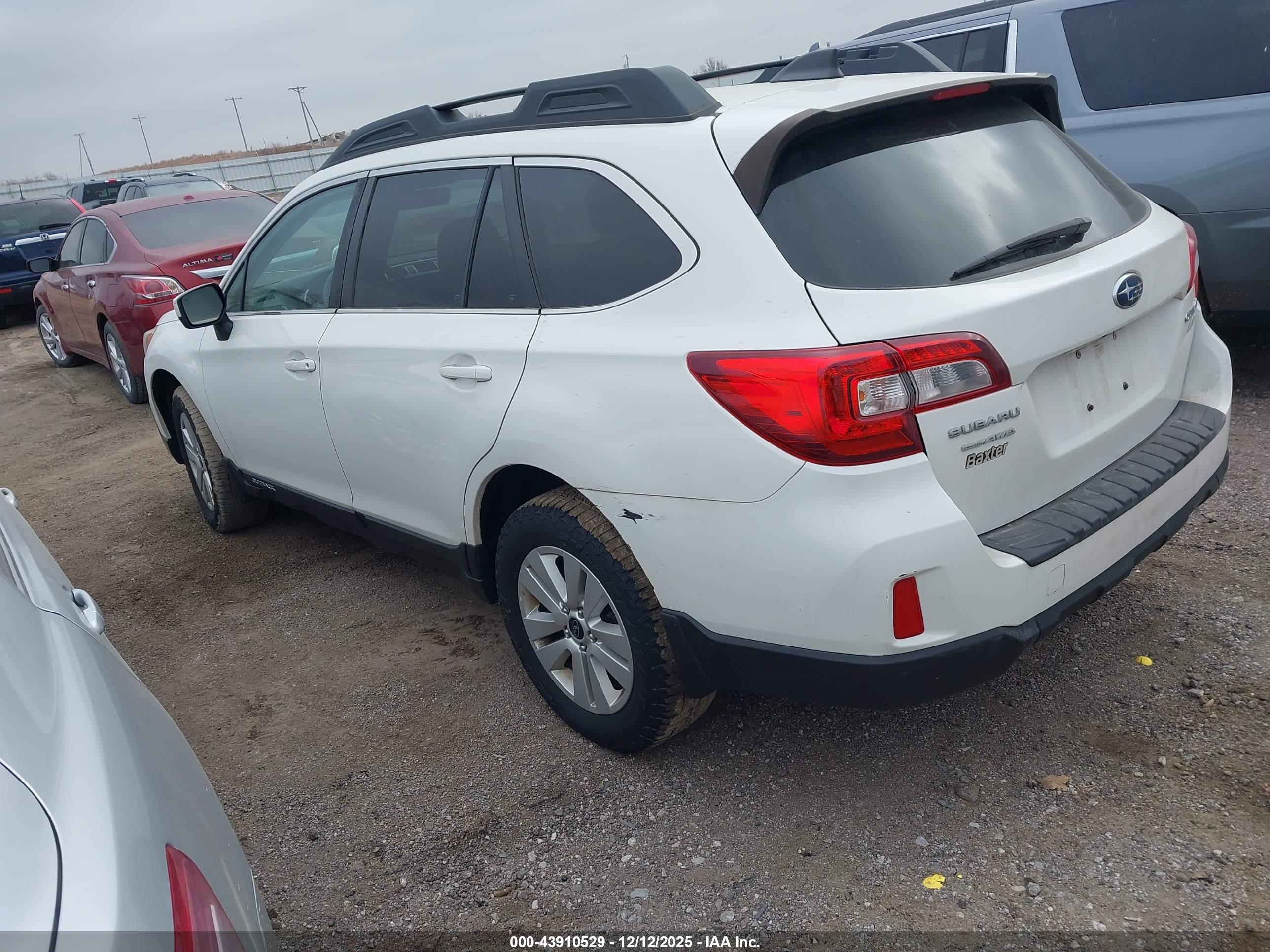 SUBARU OUTBACK image 3