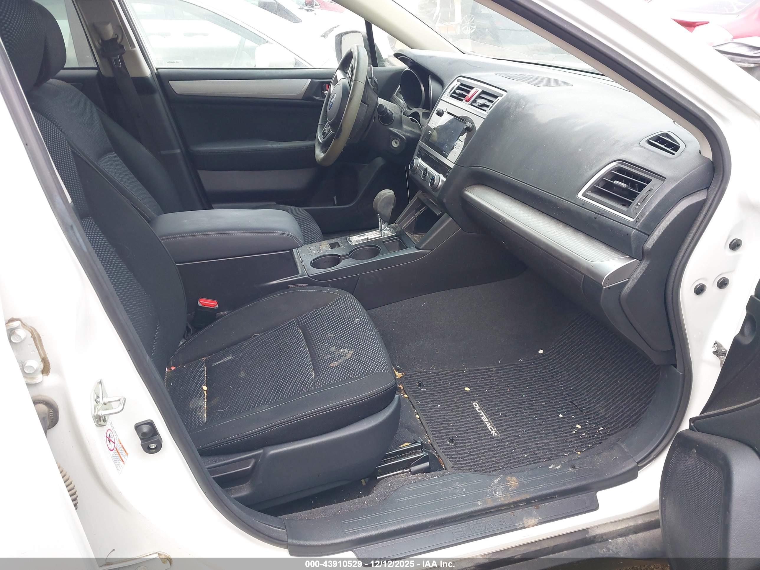 SUBARU OUTBACK image 5
