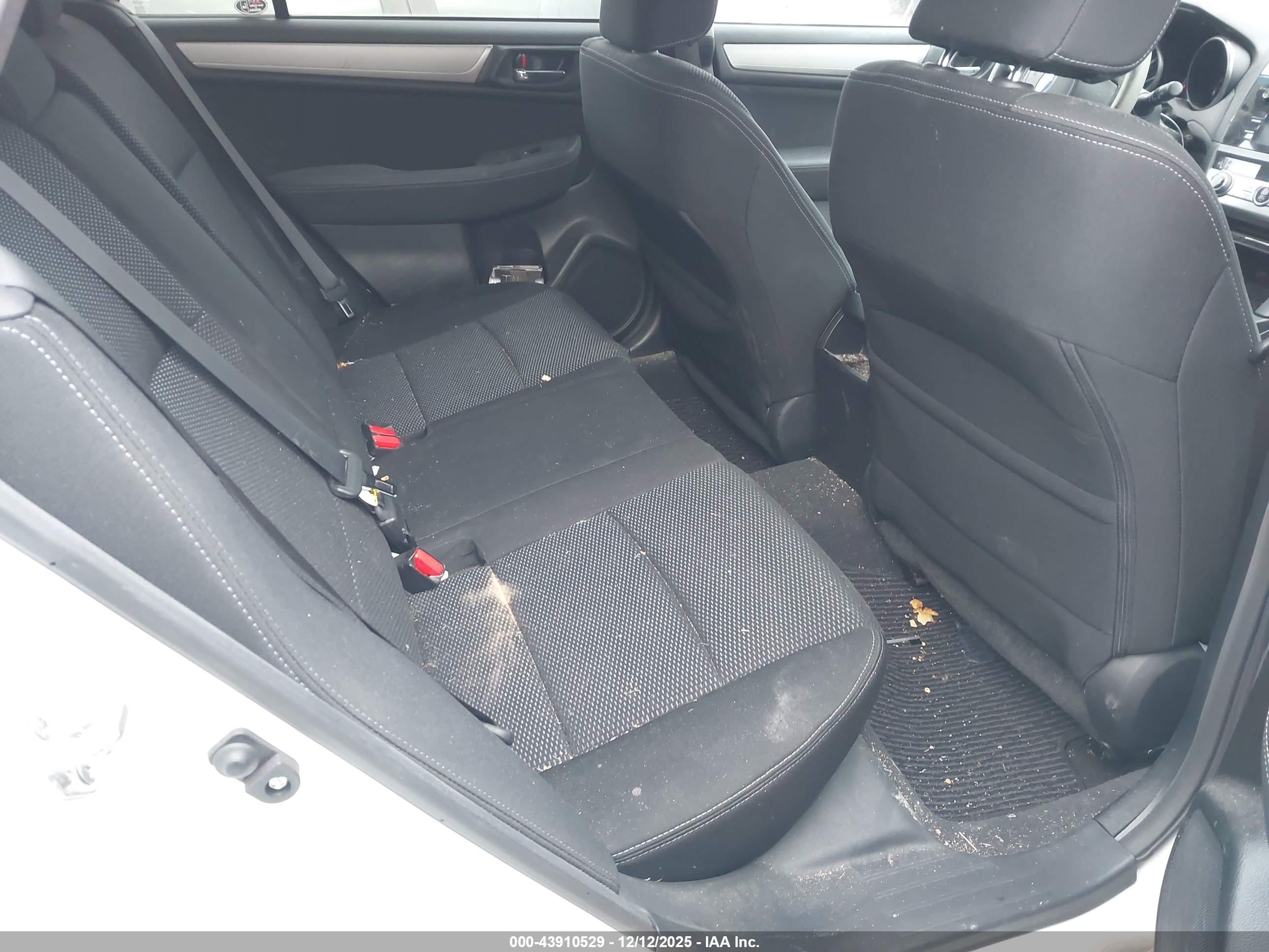 SUBARU OUTBACK image 8