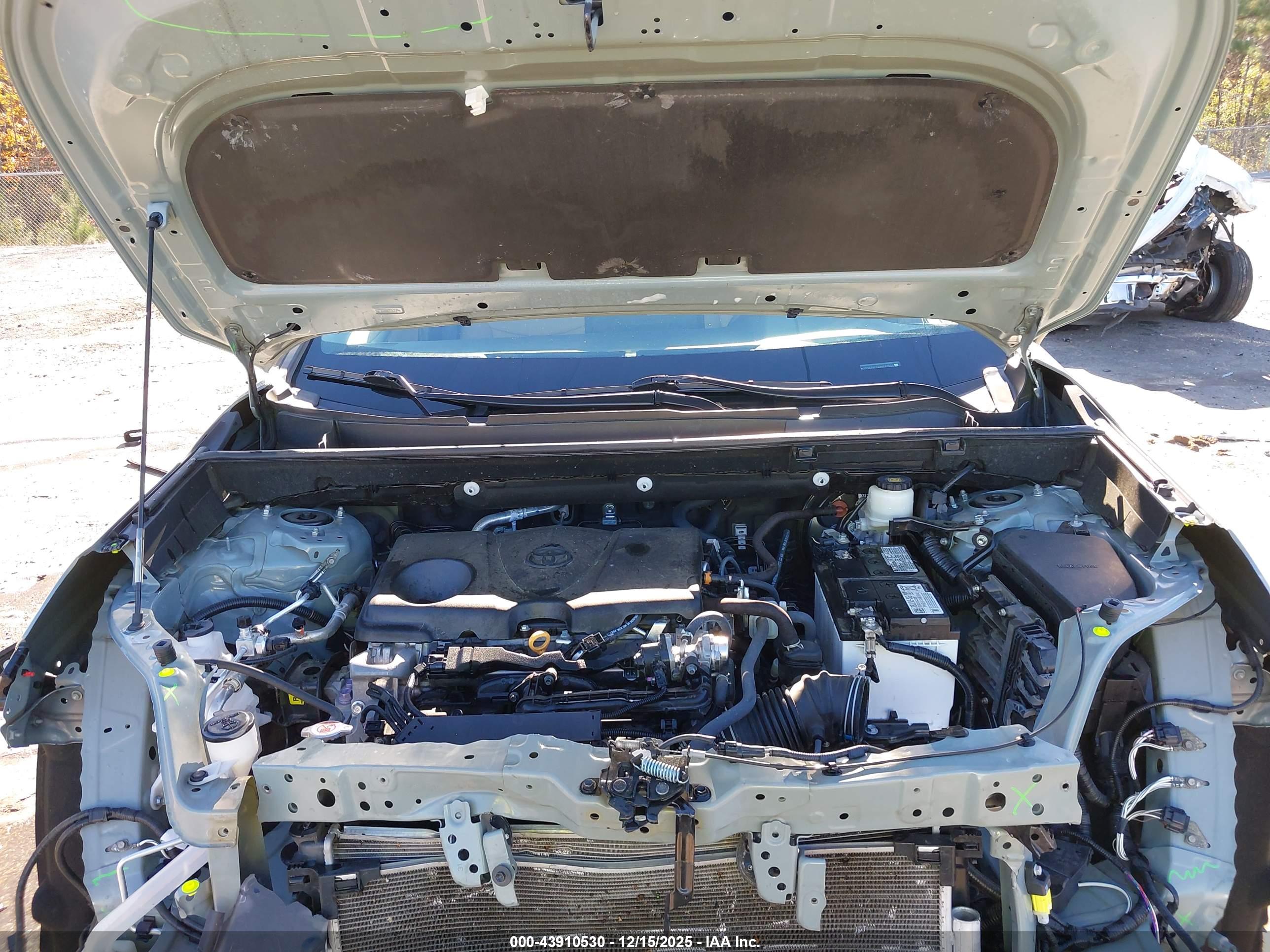 TOYOTA RAV4 image 10