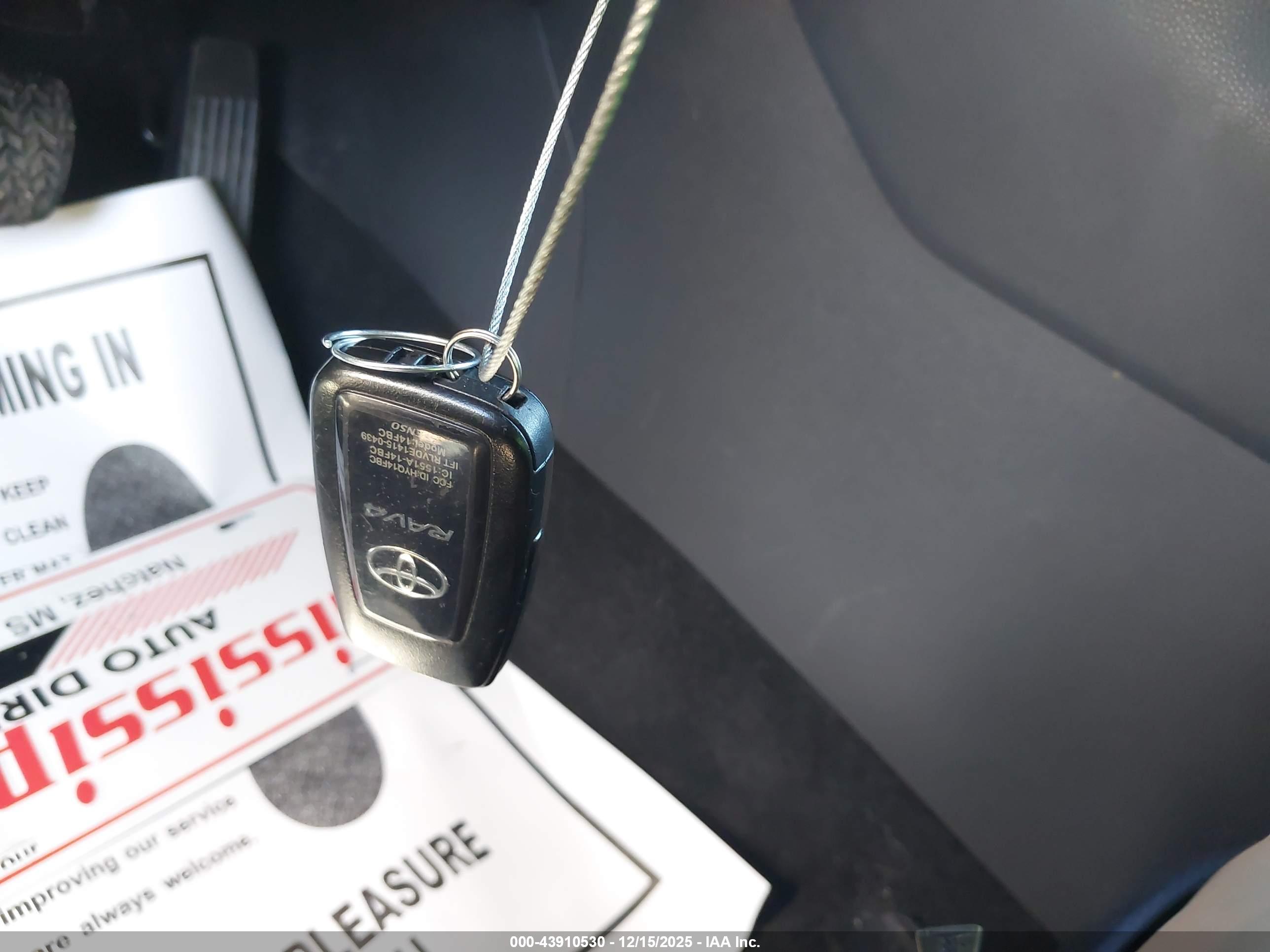 TOYOTA RAV4 image 11
