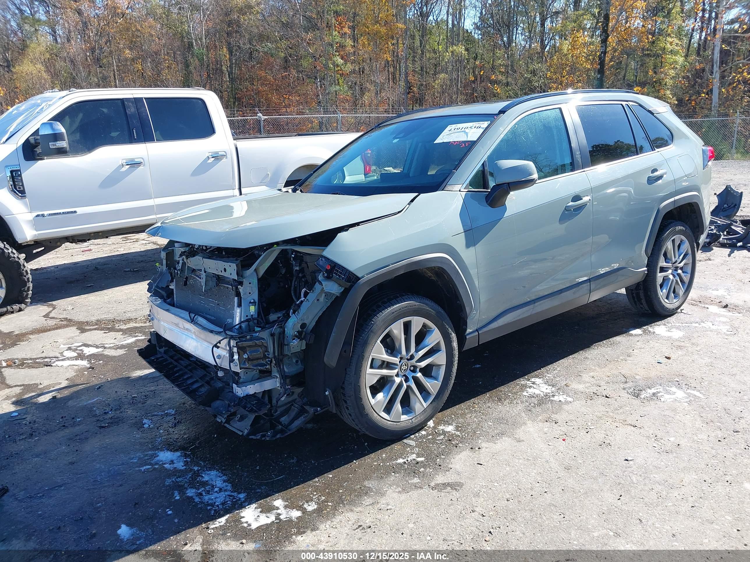 TOYOTA RAV4 image 2