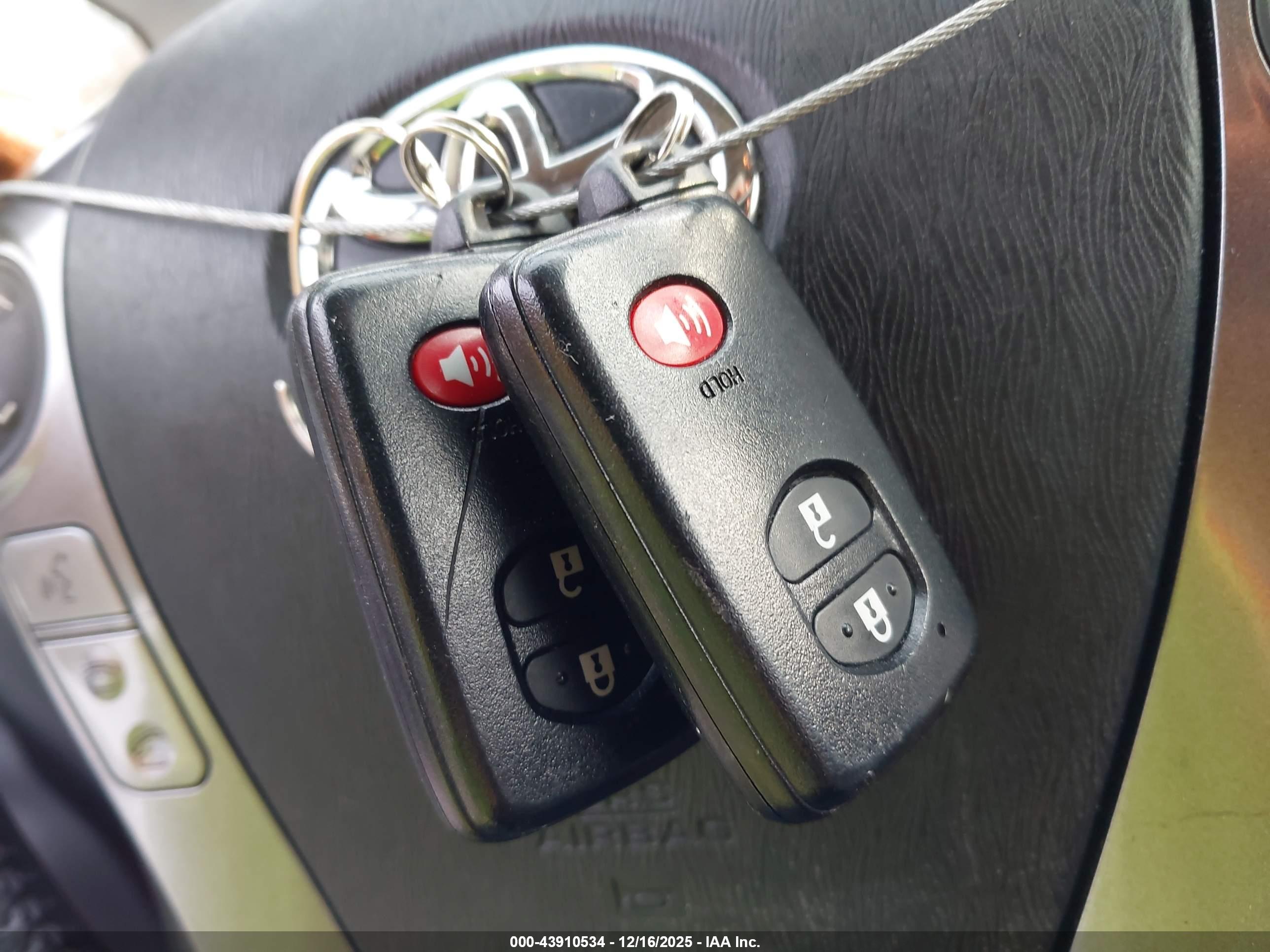 TOYOTA PRIUS image 11
