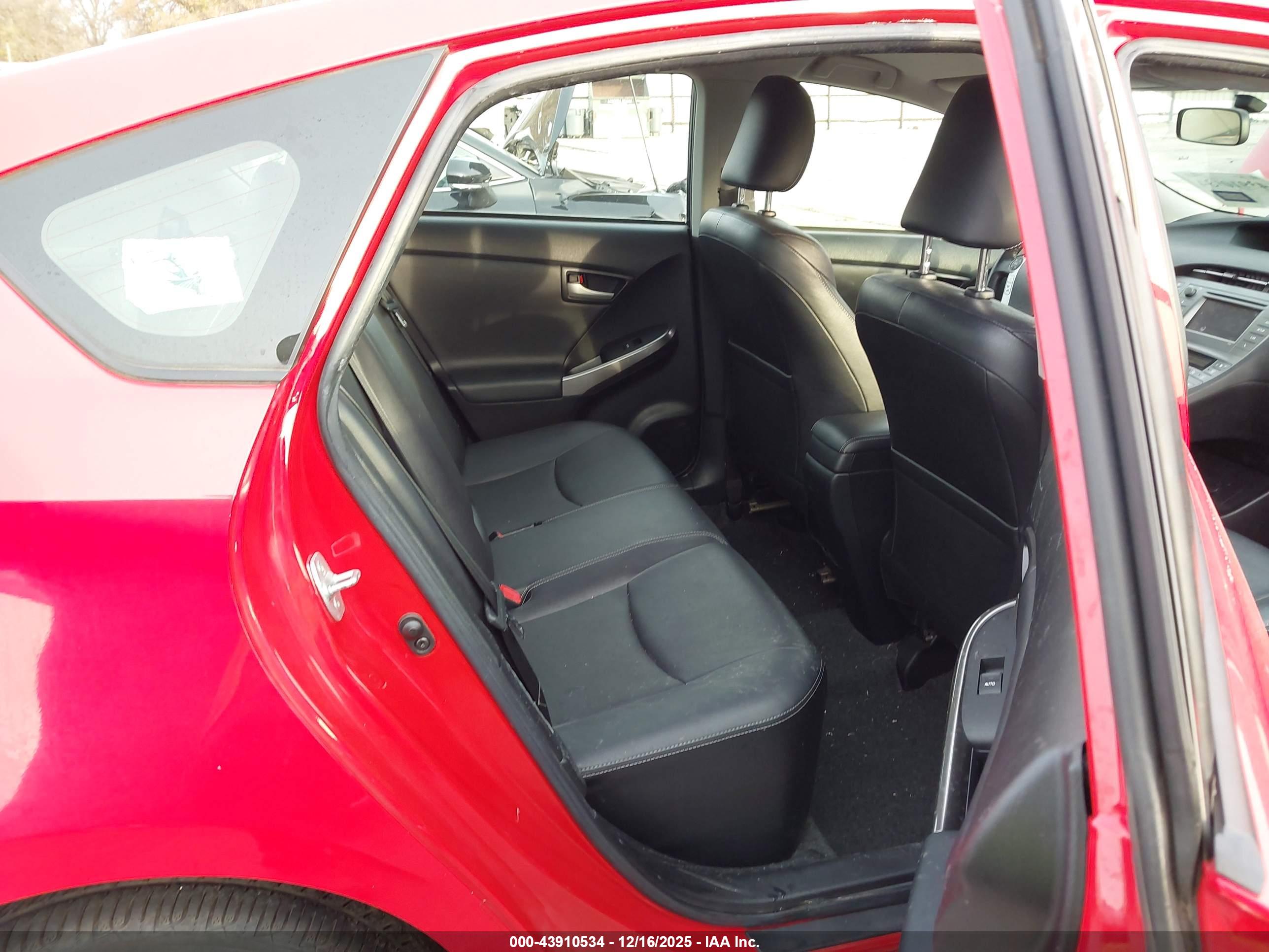 TOYOTA PRIUS image 8