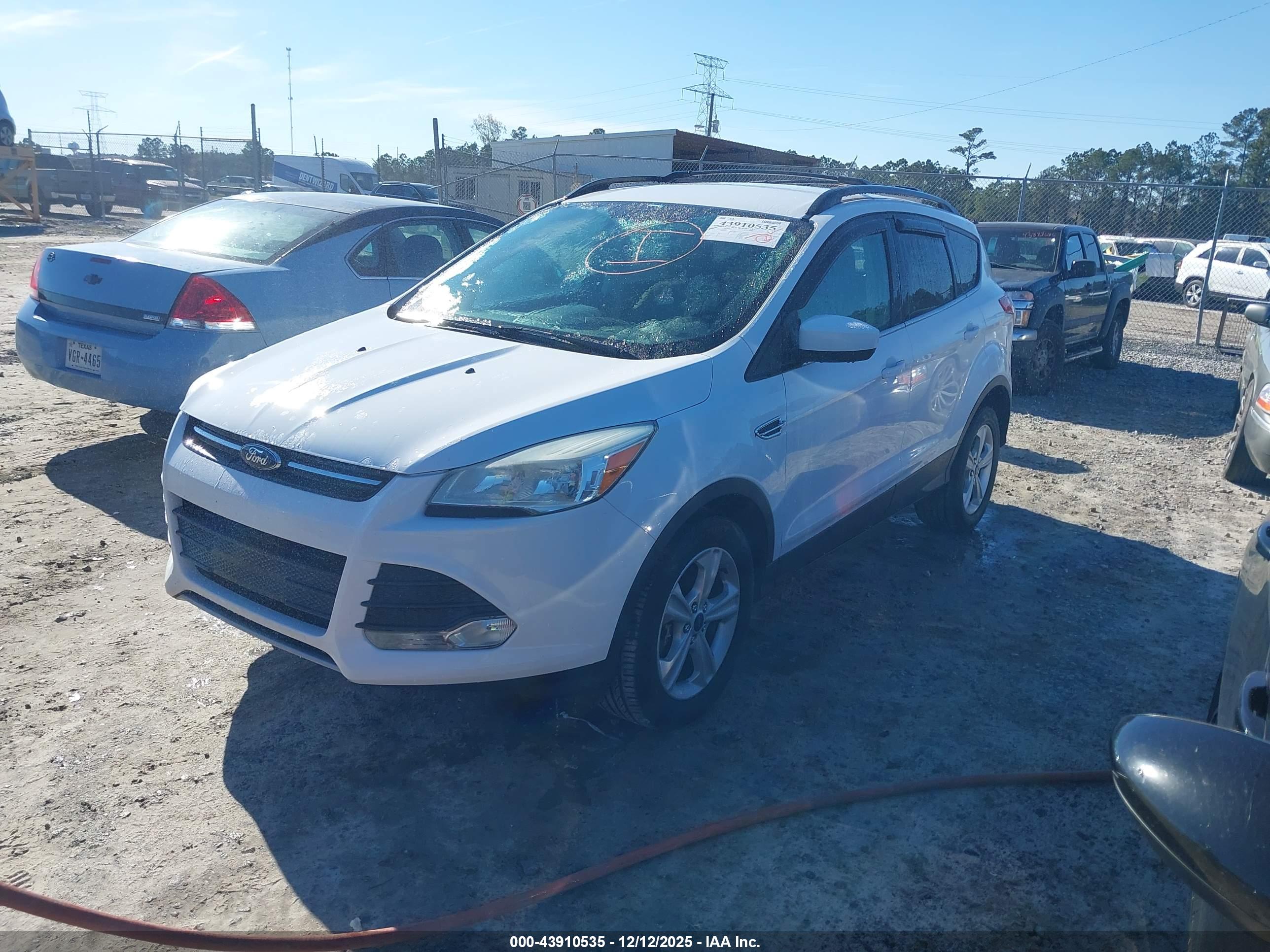 FORD ESCAPE image 2