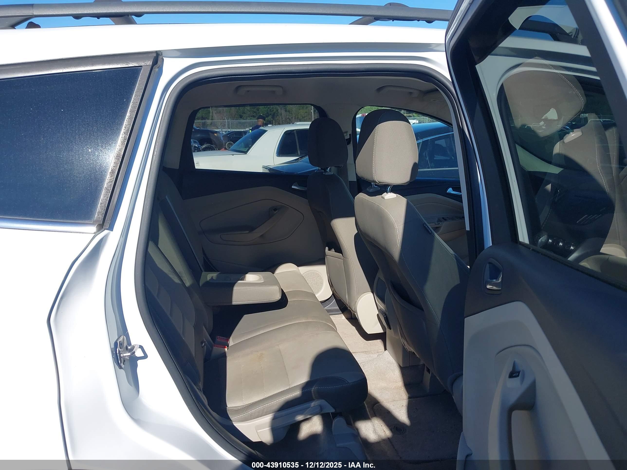 FORD ESCAPE image 8