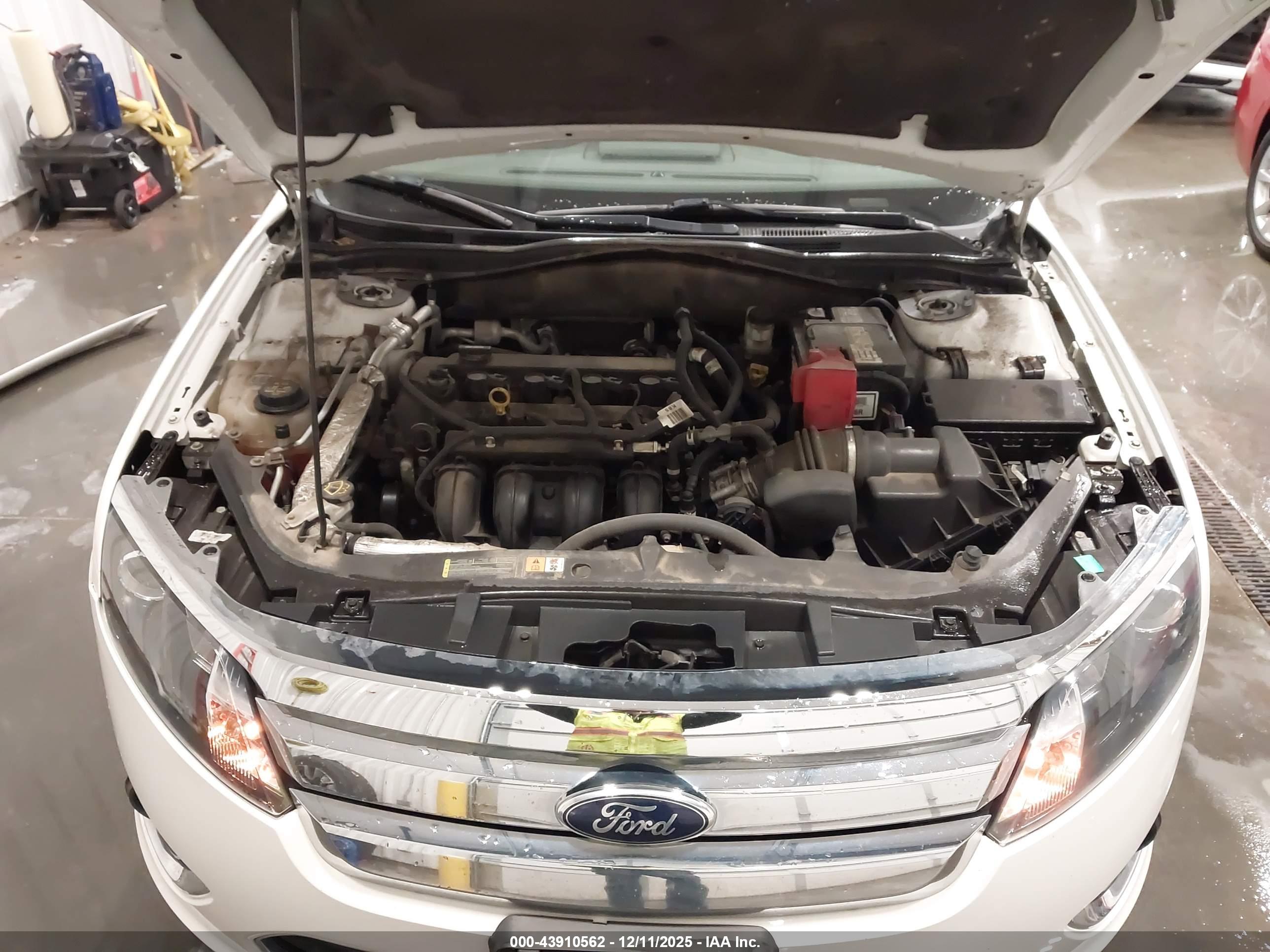 FORD FUSION image 10