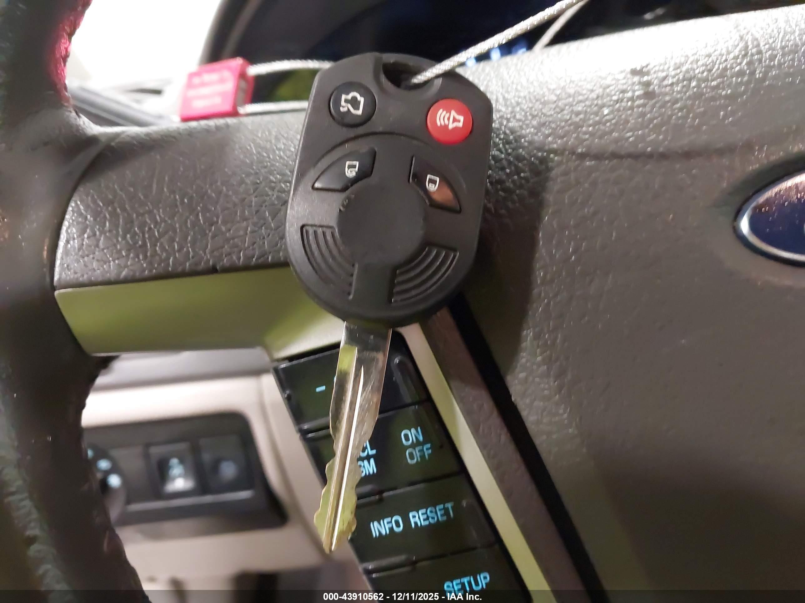 FORD FUSION image 11