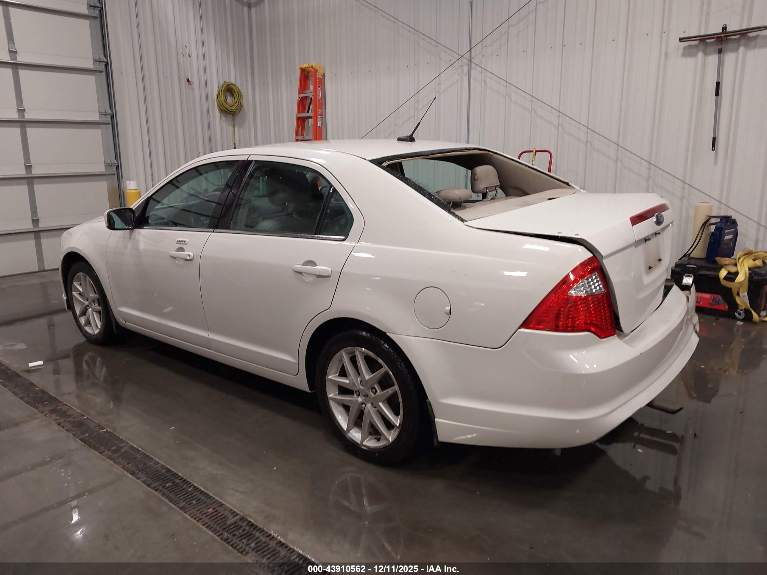 FORD FUSION image 3