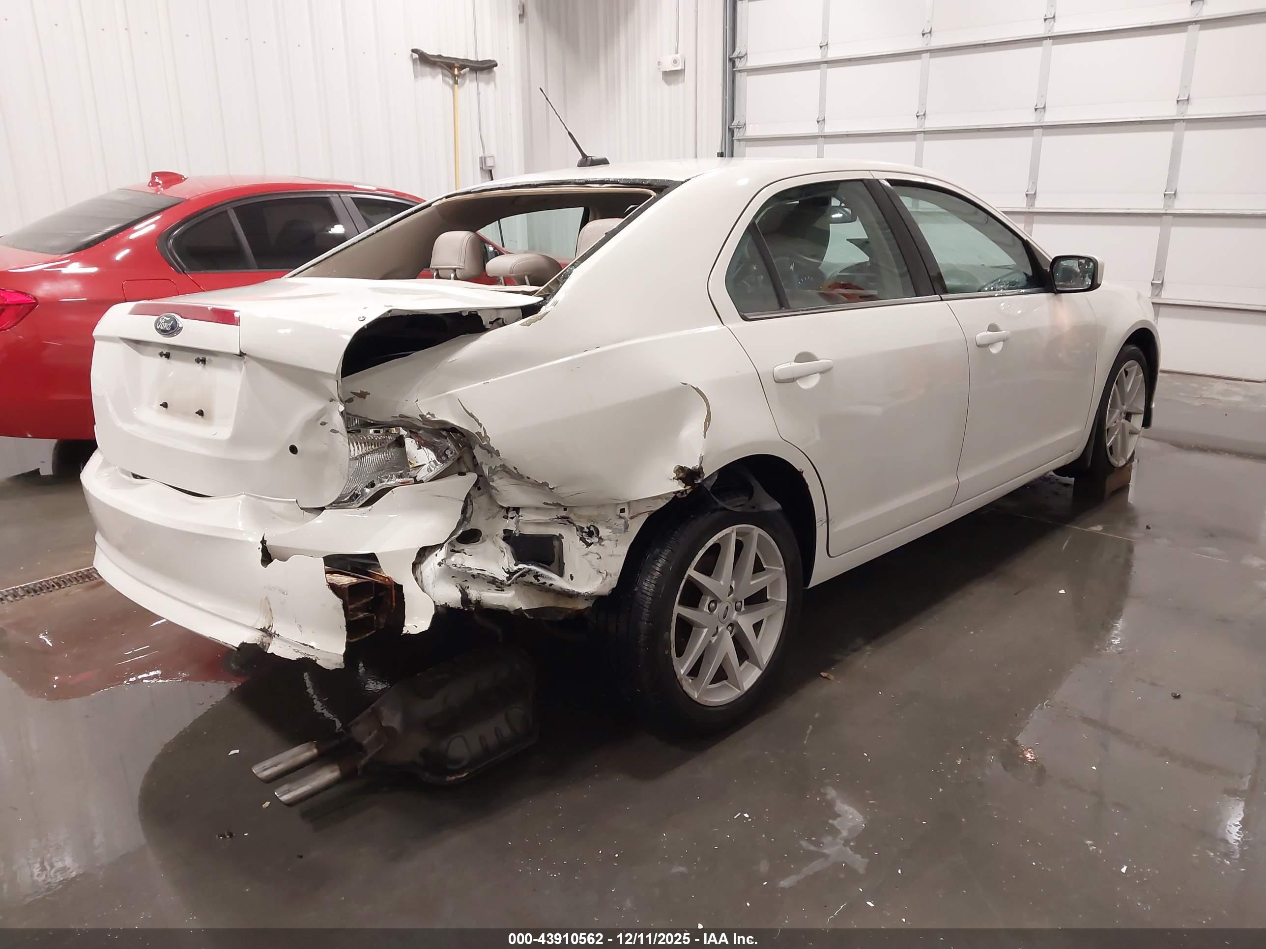 FORD FUSION image 4