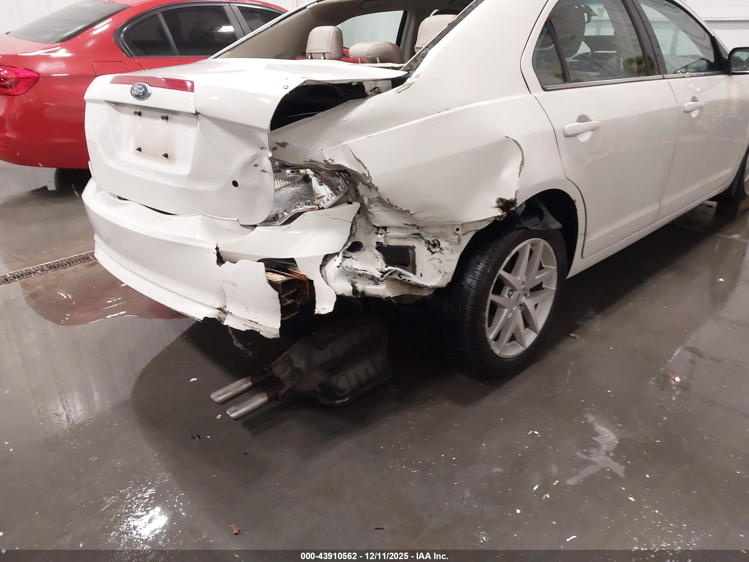 FORD FUSION image 6