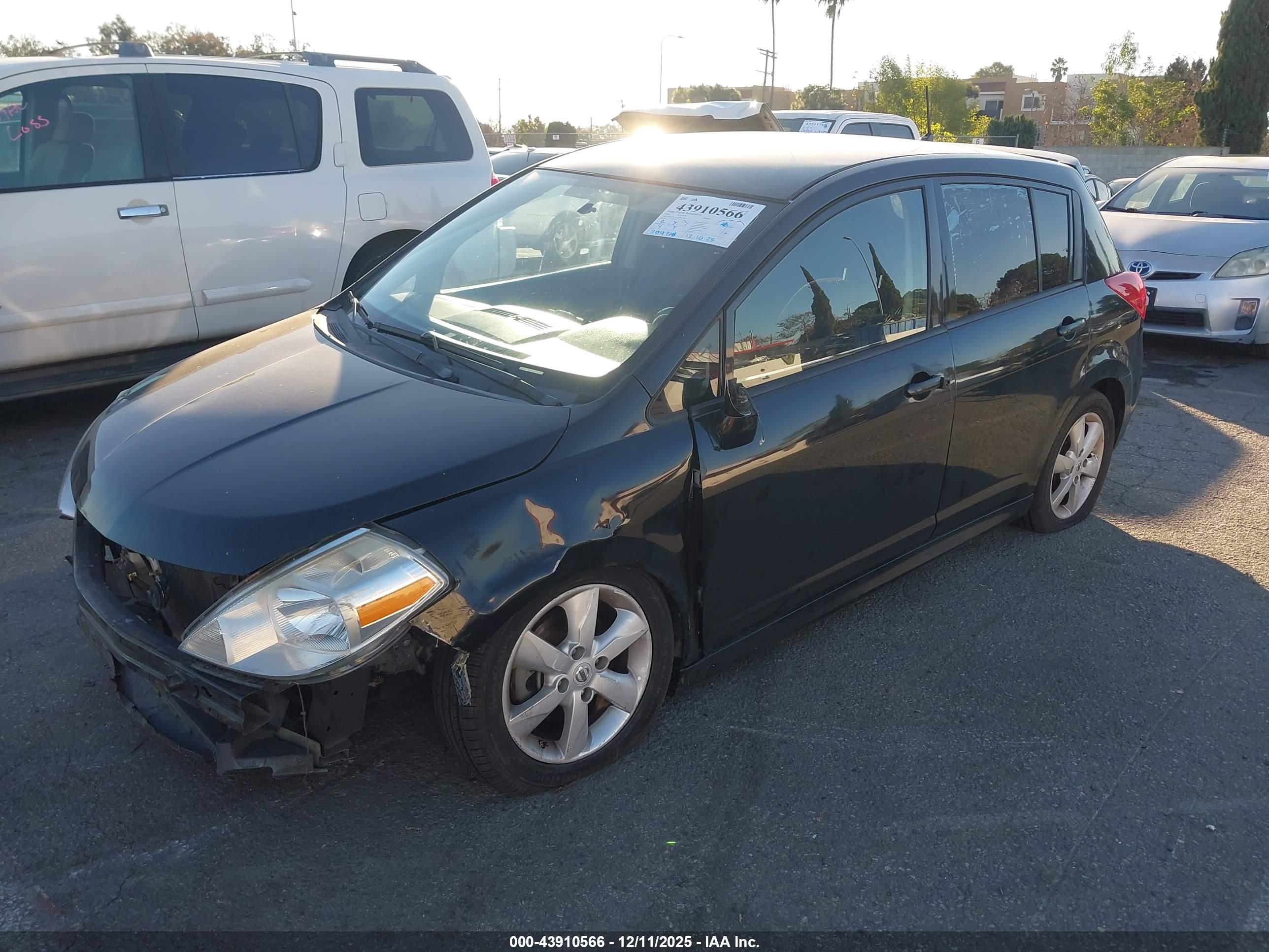 NISSAN VERSA image 2