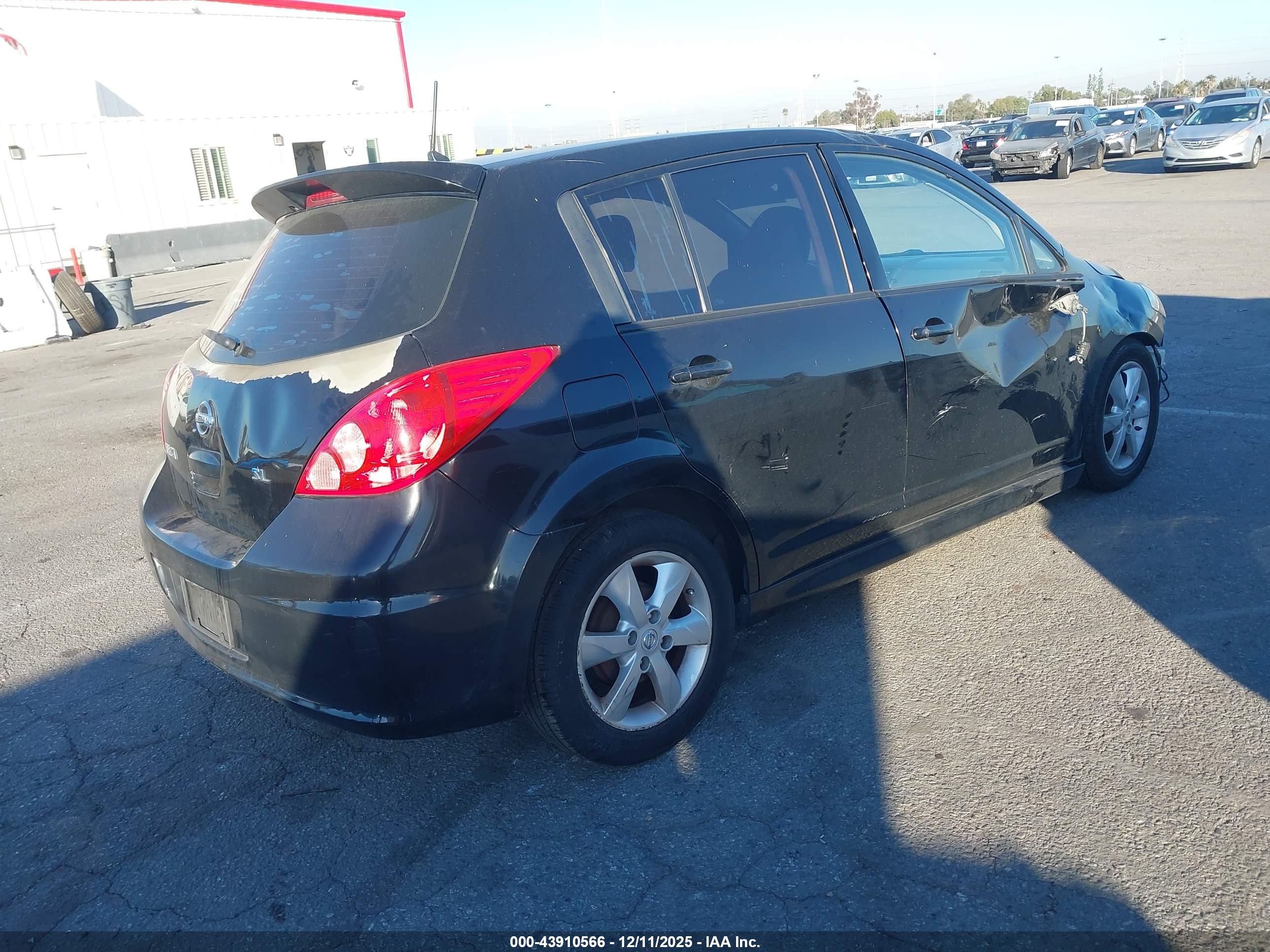 NISSAN VERSA image 4