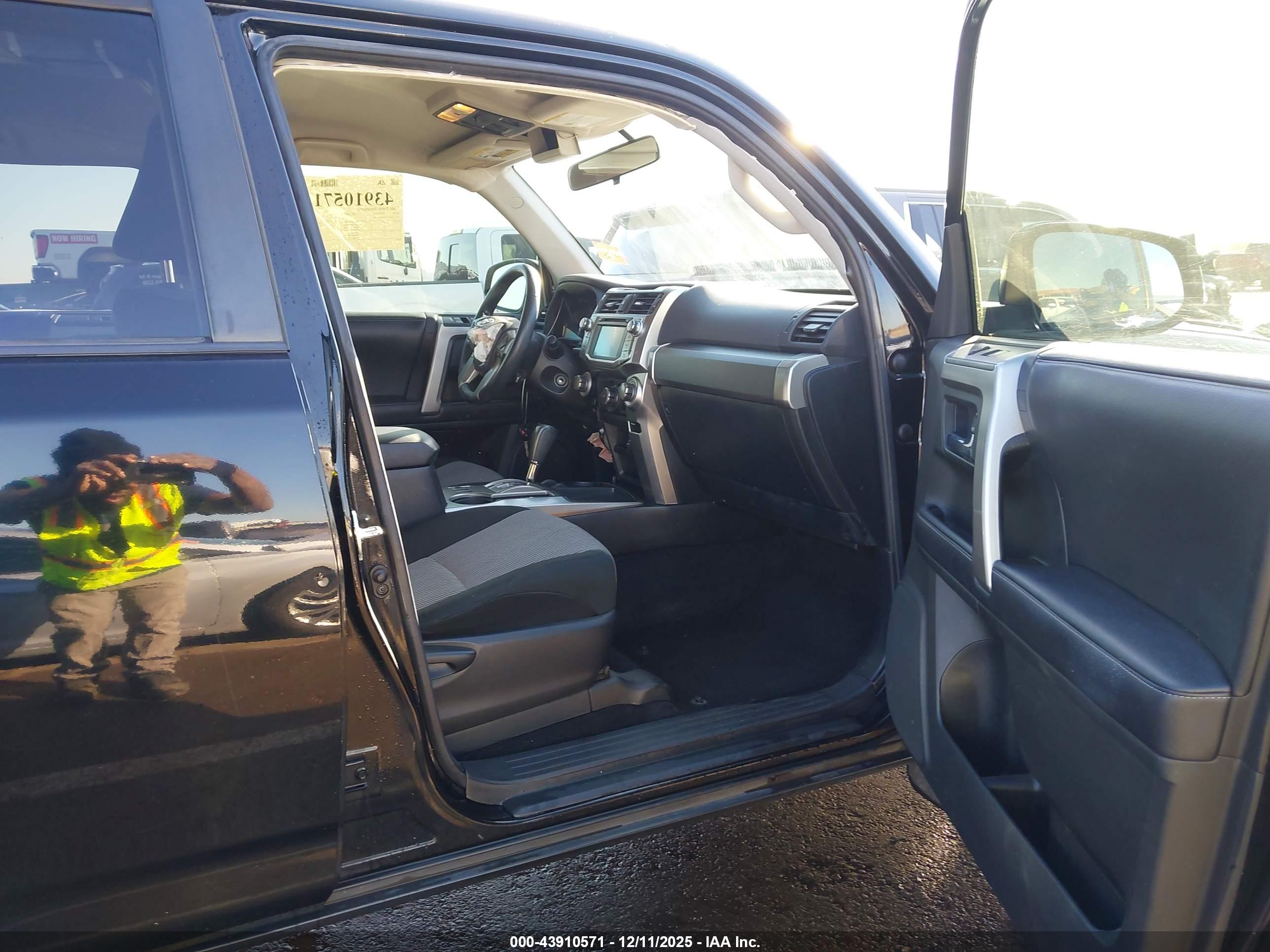 TOYOTA 4RUNNER image 5