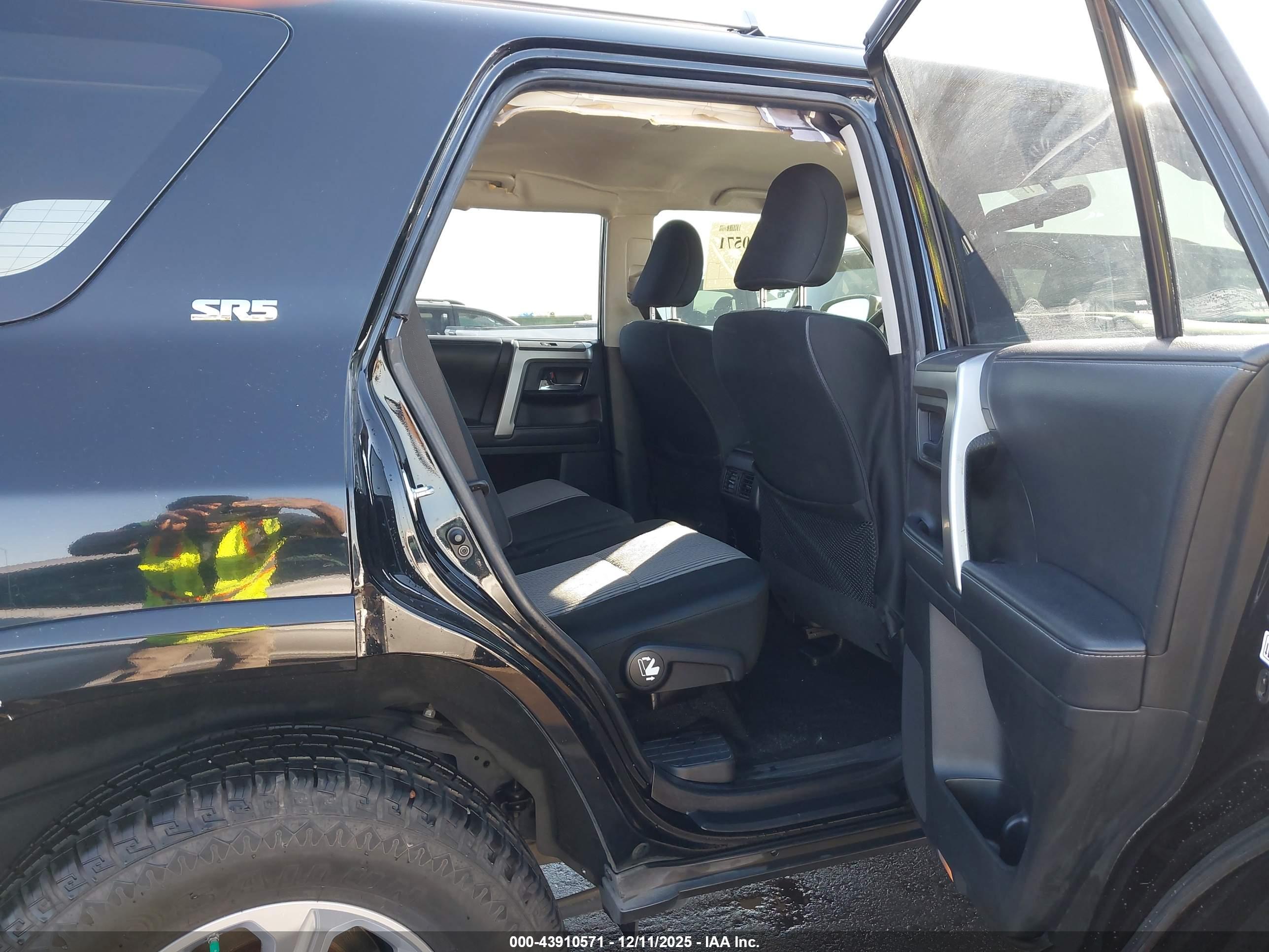 TOYOTA 4RUNNER image 8