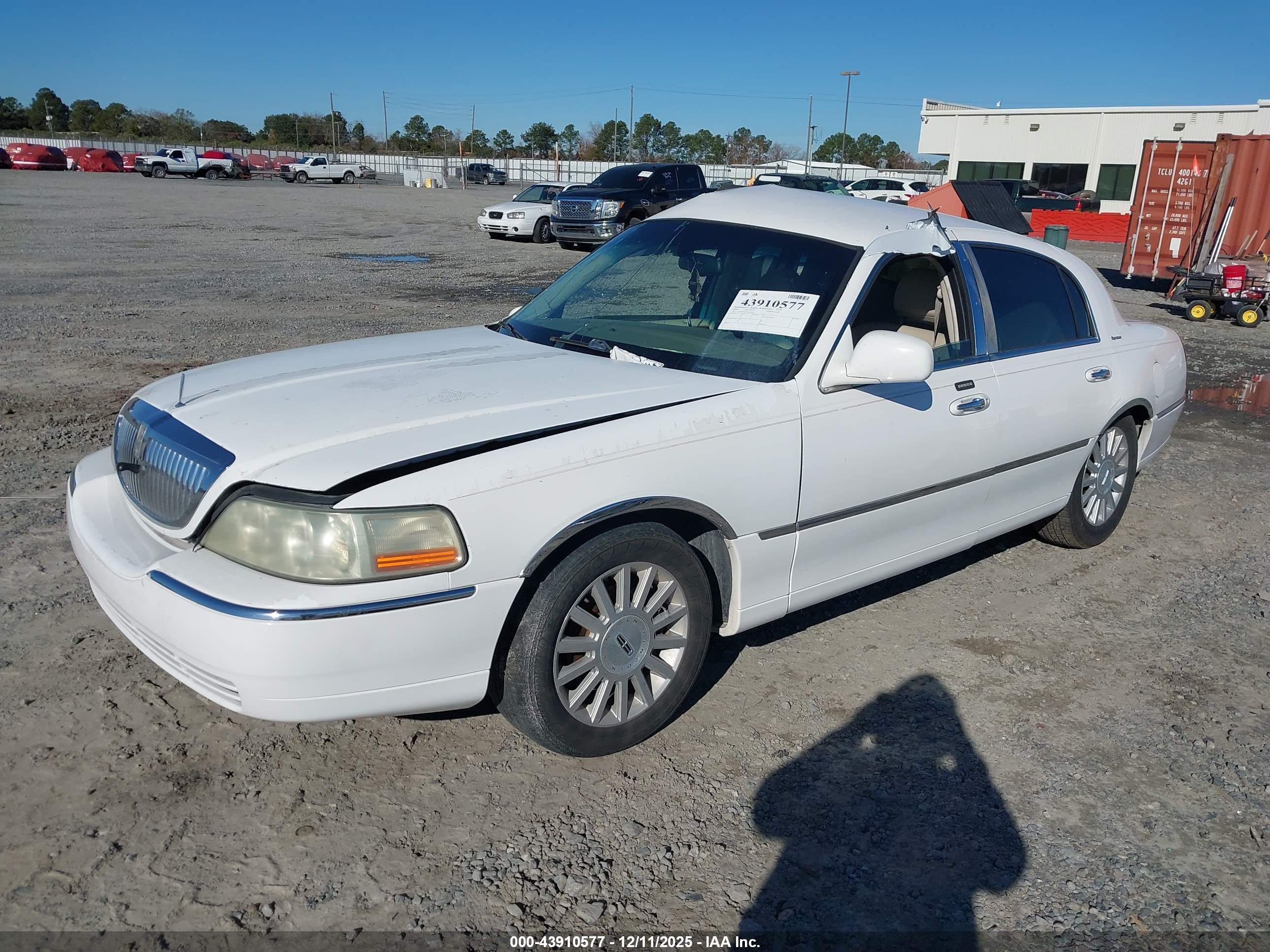 LINCOLN TOWN image 2