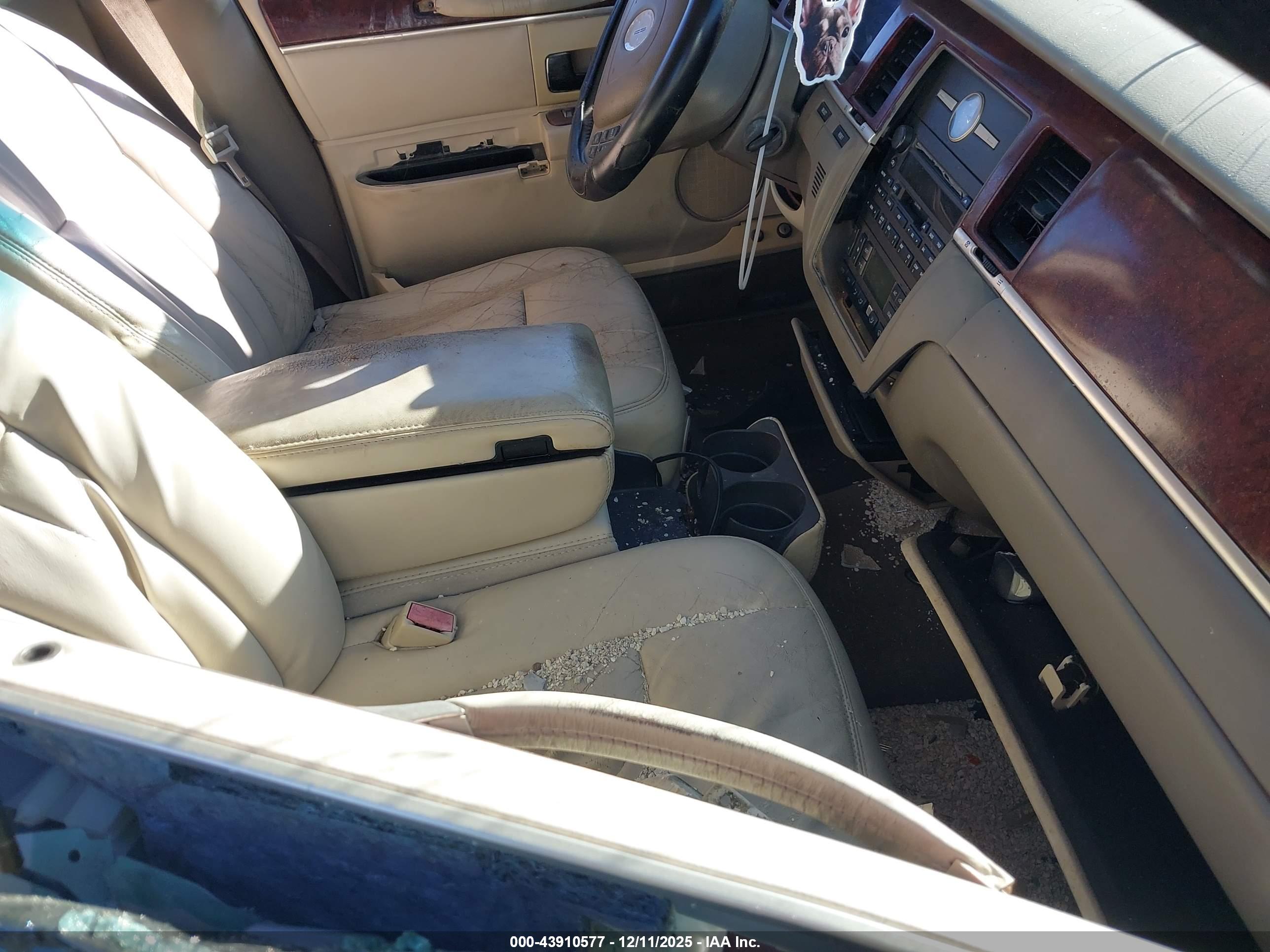 LINCOLN TOWN image 5