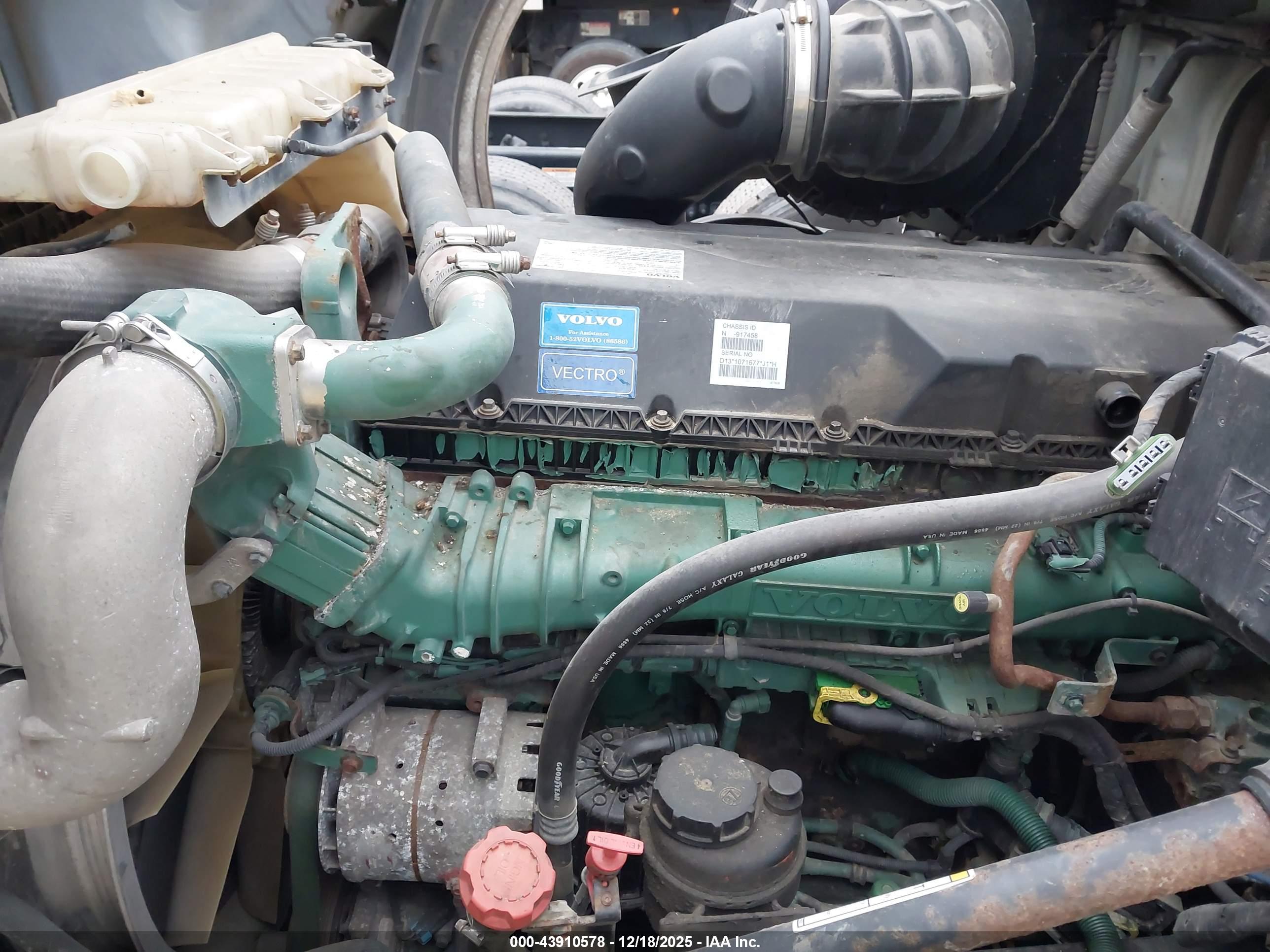 VOLVO VN image 10