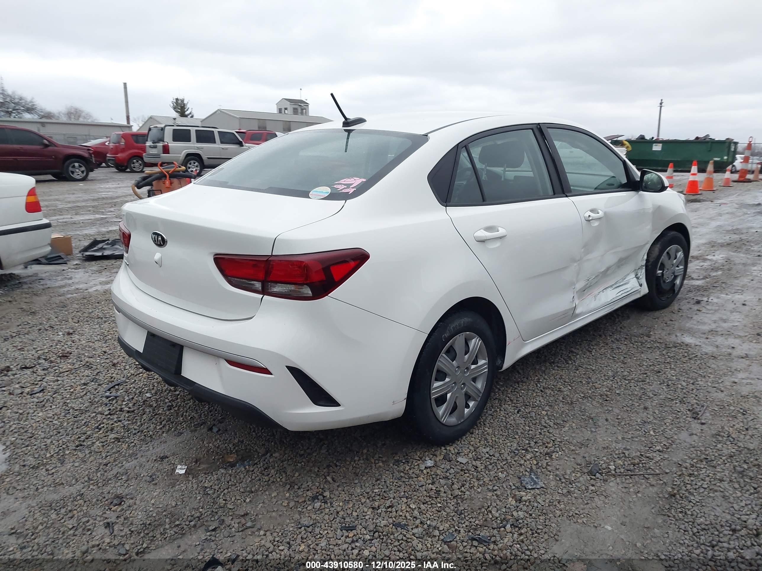 KIA RIO image 4