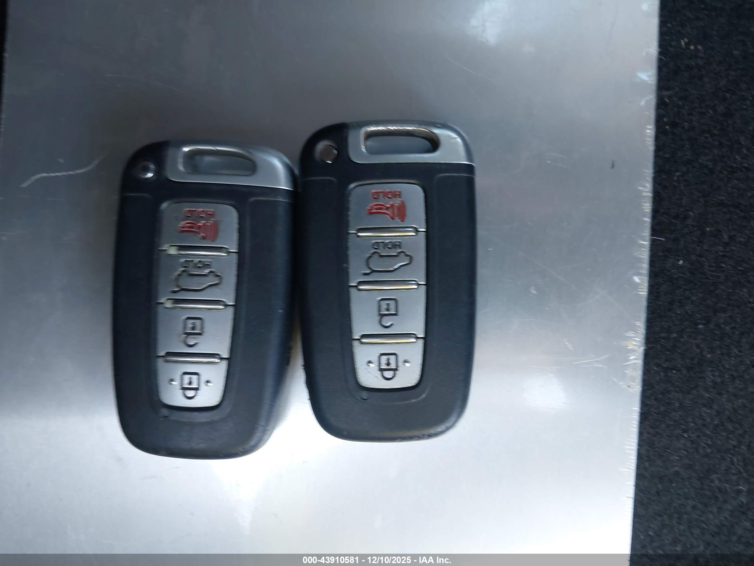HYUNDAI VELOSTER image 11