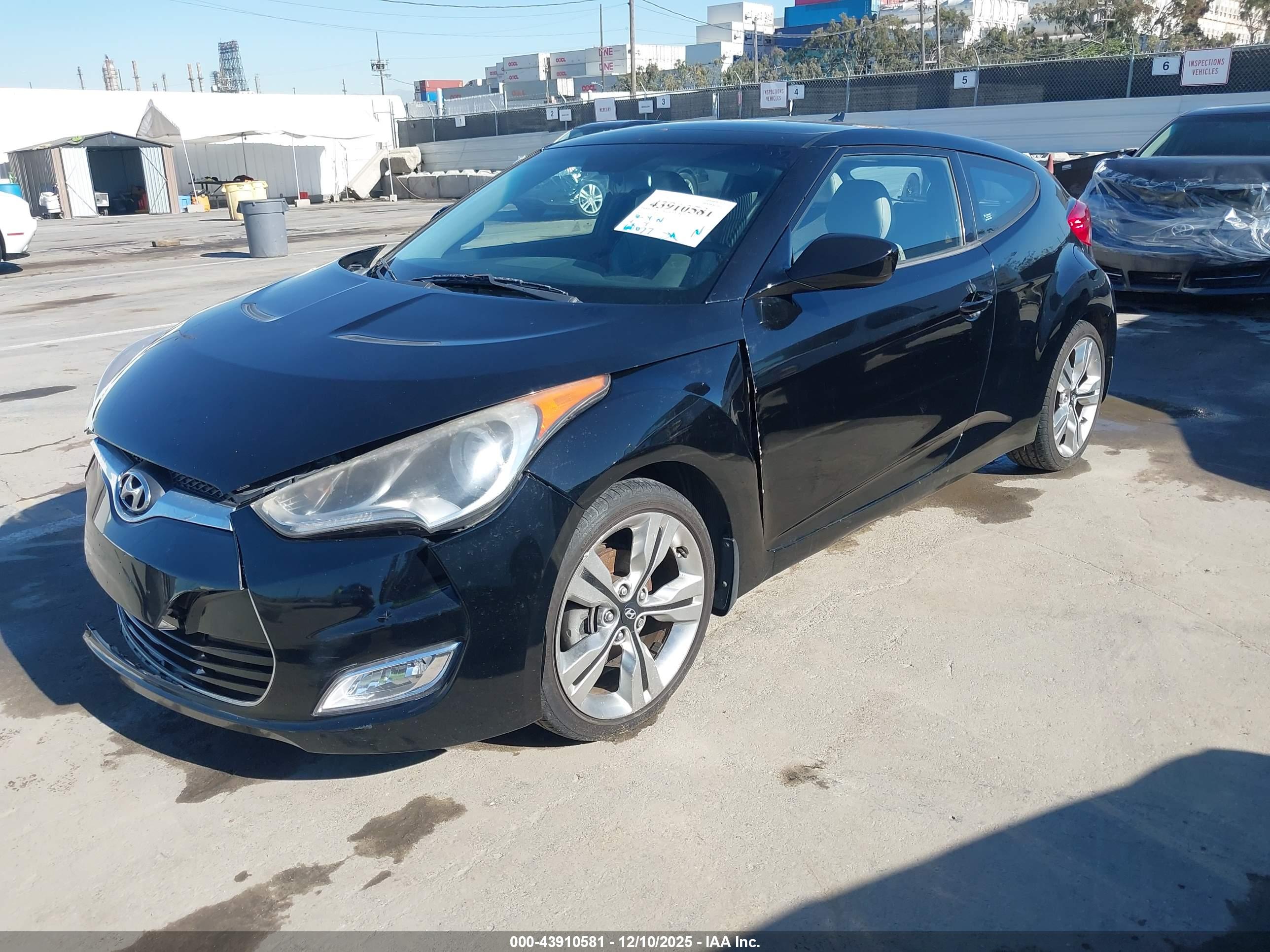 HYUNDAI VELOSTER image 2