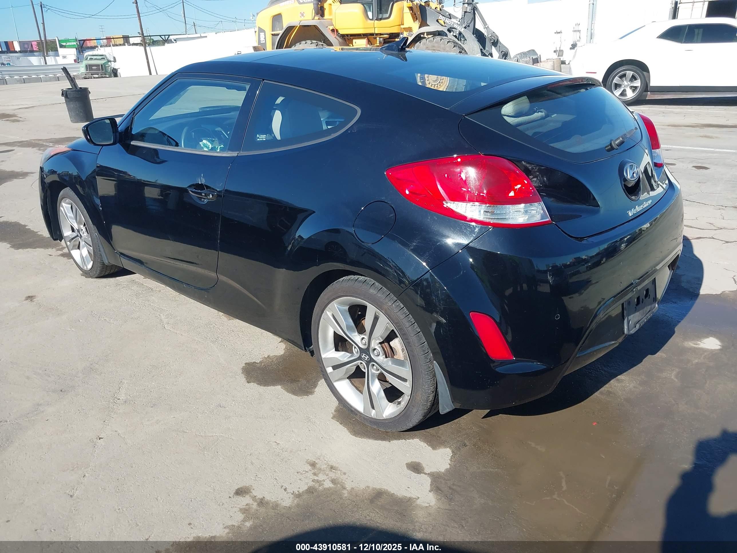 HYUNDAI VELOSTER image 3