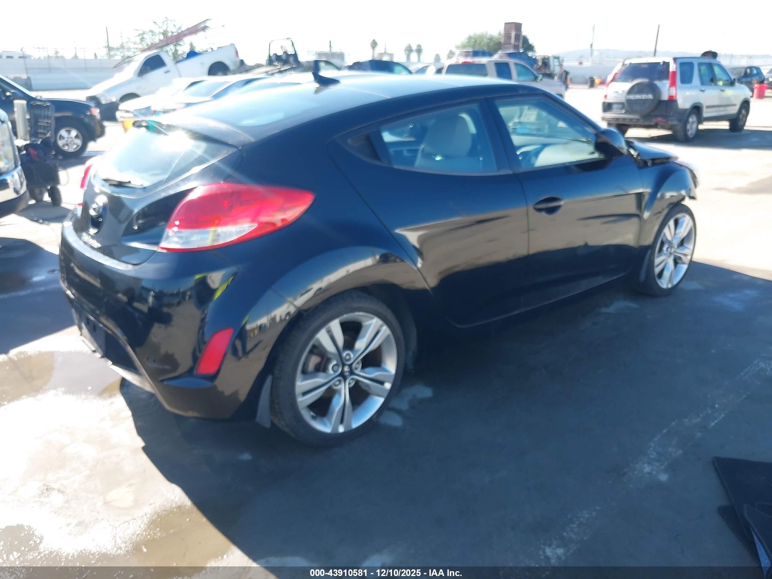 HYUNDAI VELOSTER image 4