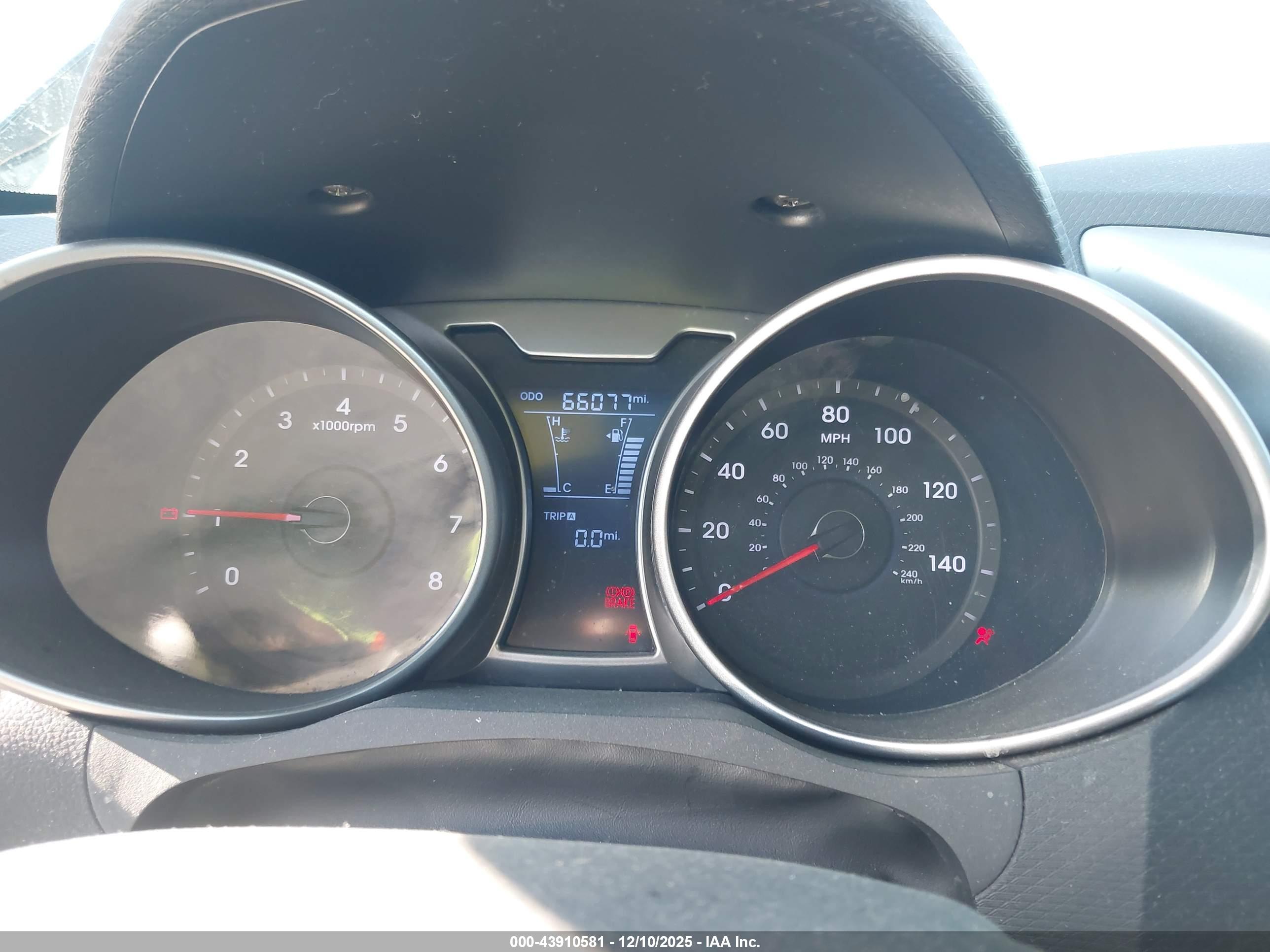 HYUNDAI VELOSTER image 7
