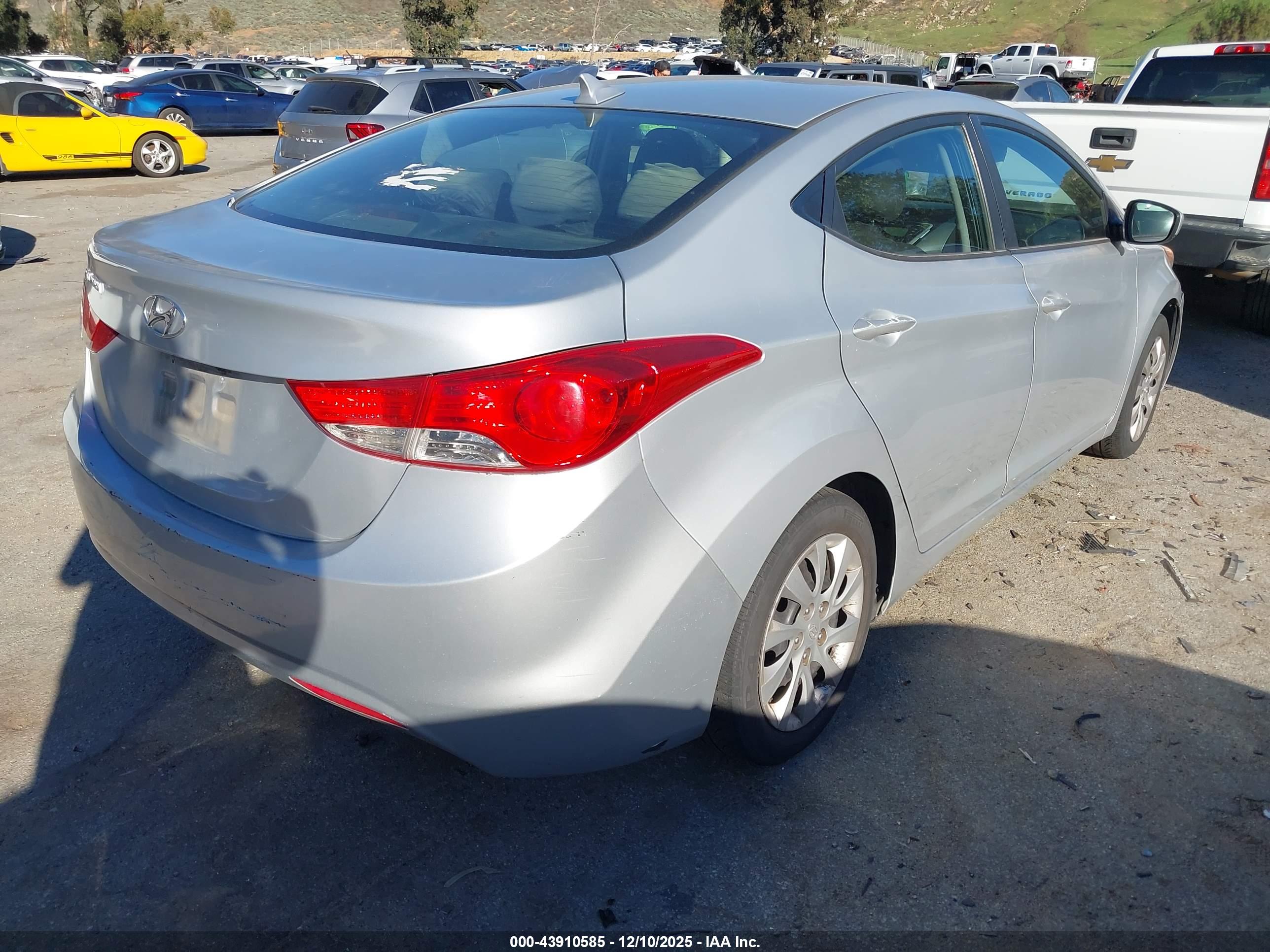 HYUNDAI ELANTRA image 4