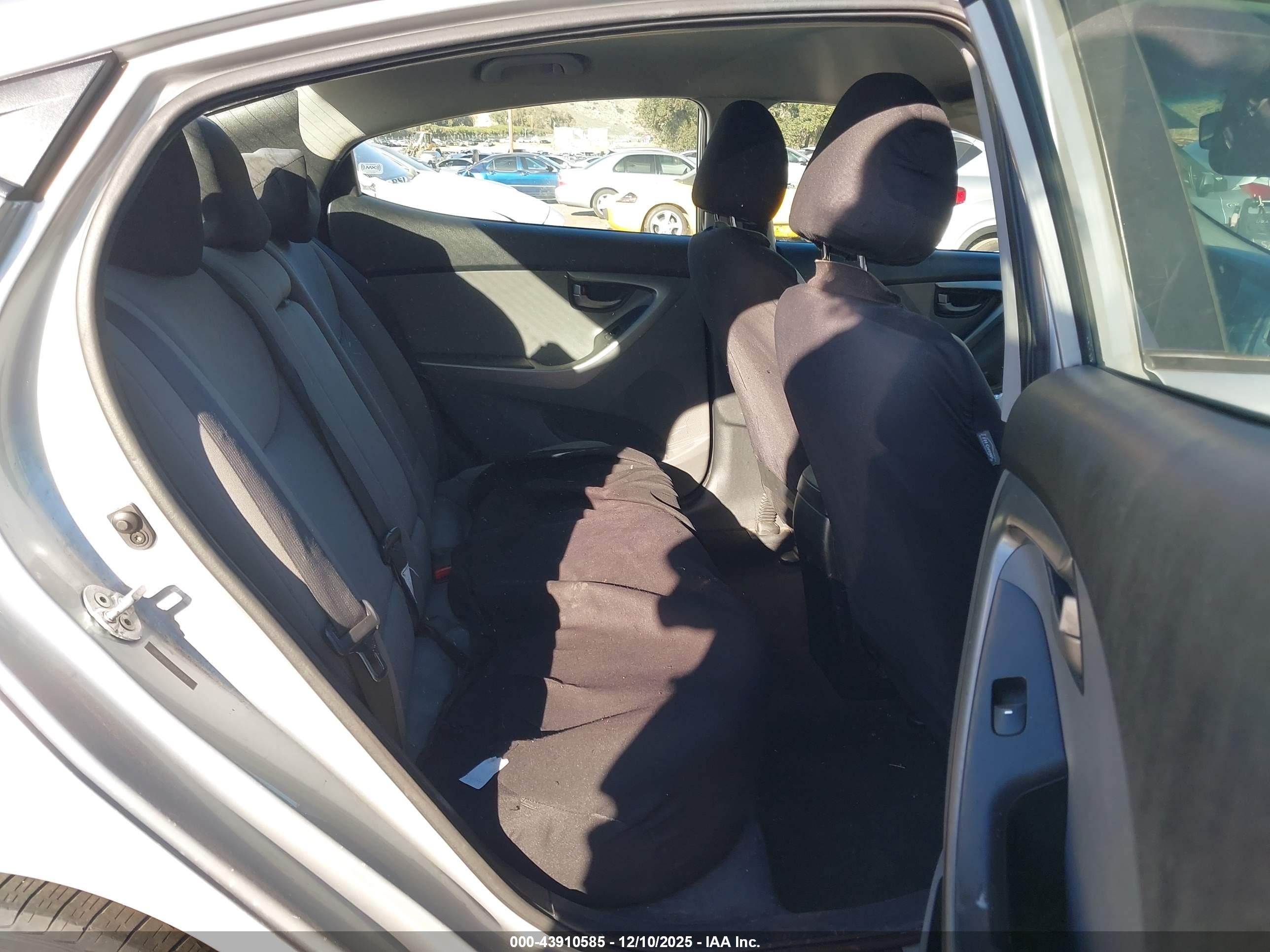 HYUNDAI ELANTRA image 8