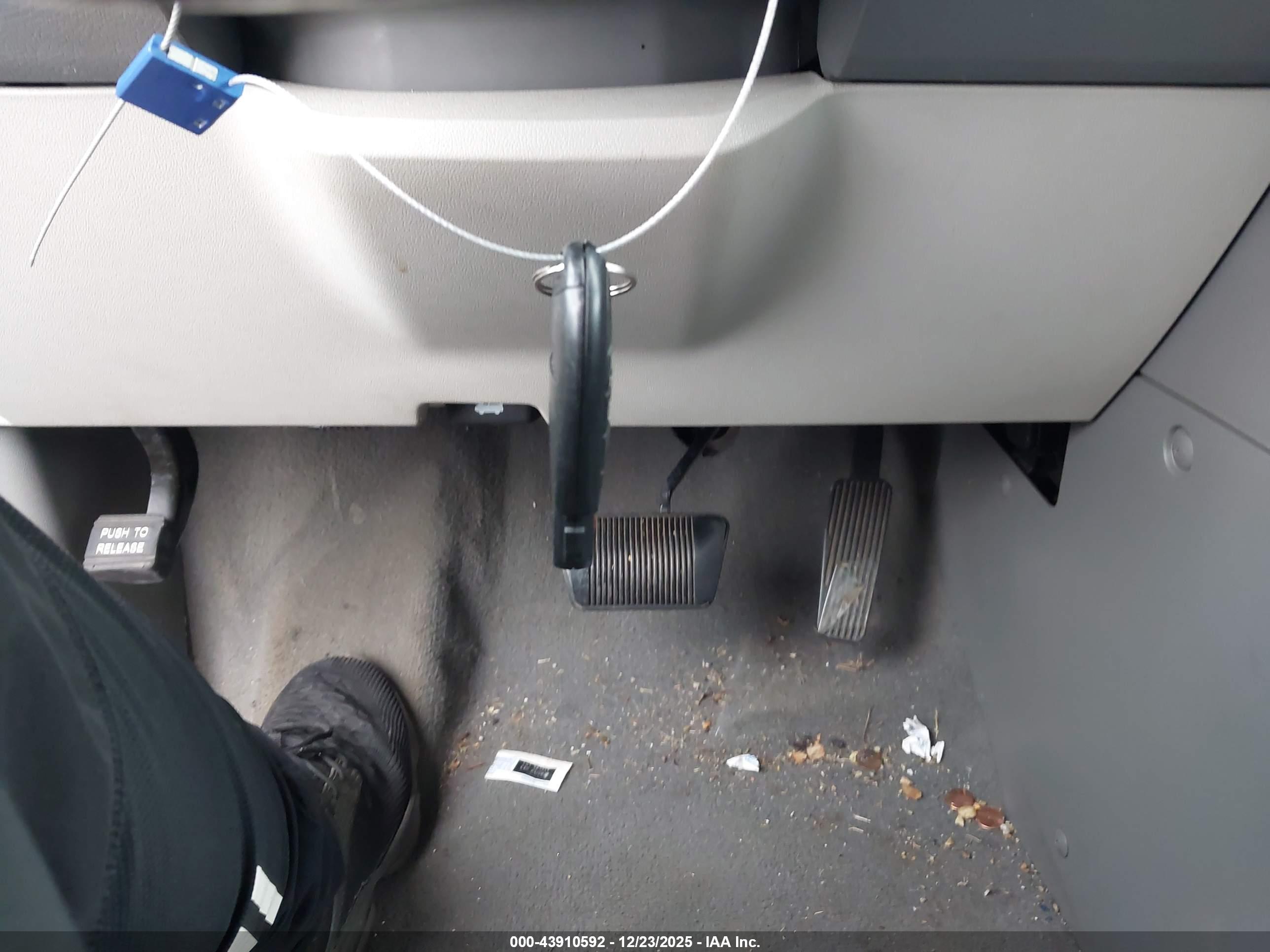 CHRYSLER TOWN image 11