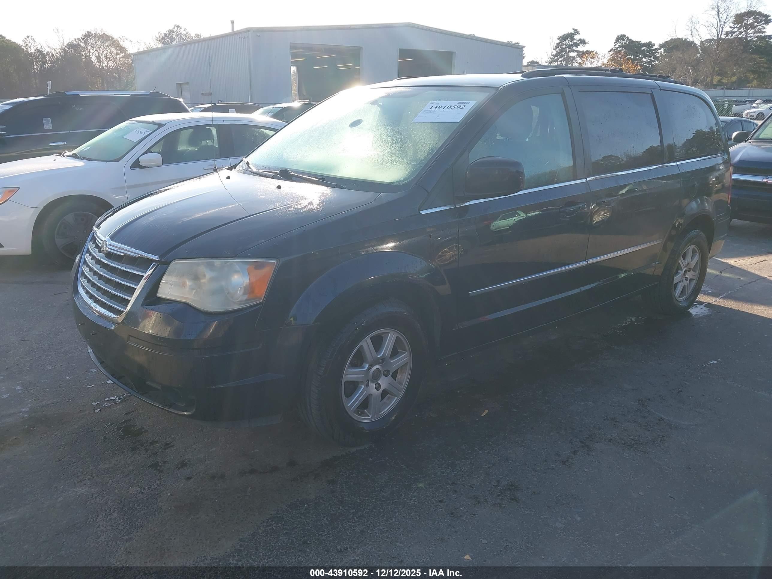 CHRYSLER TOWN image 2