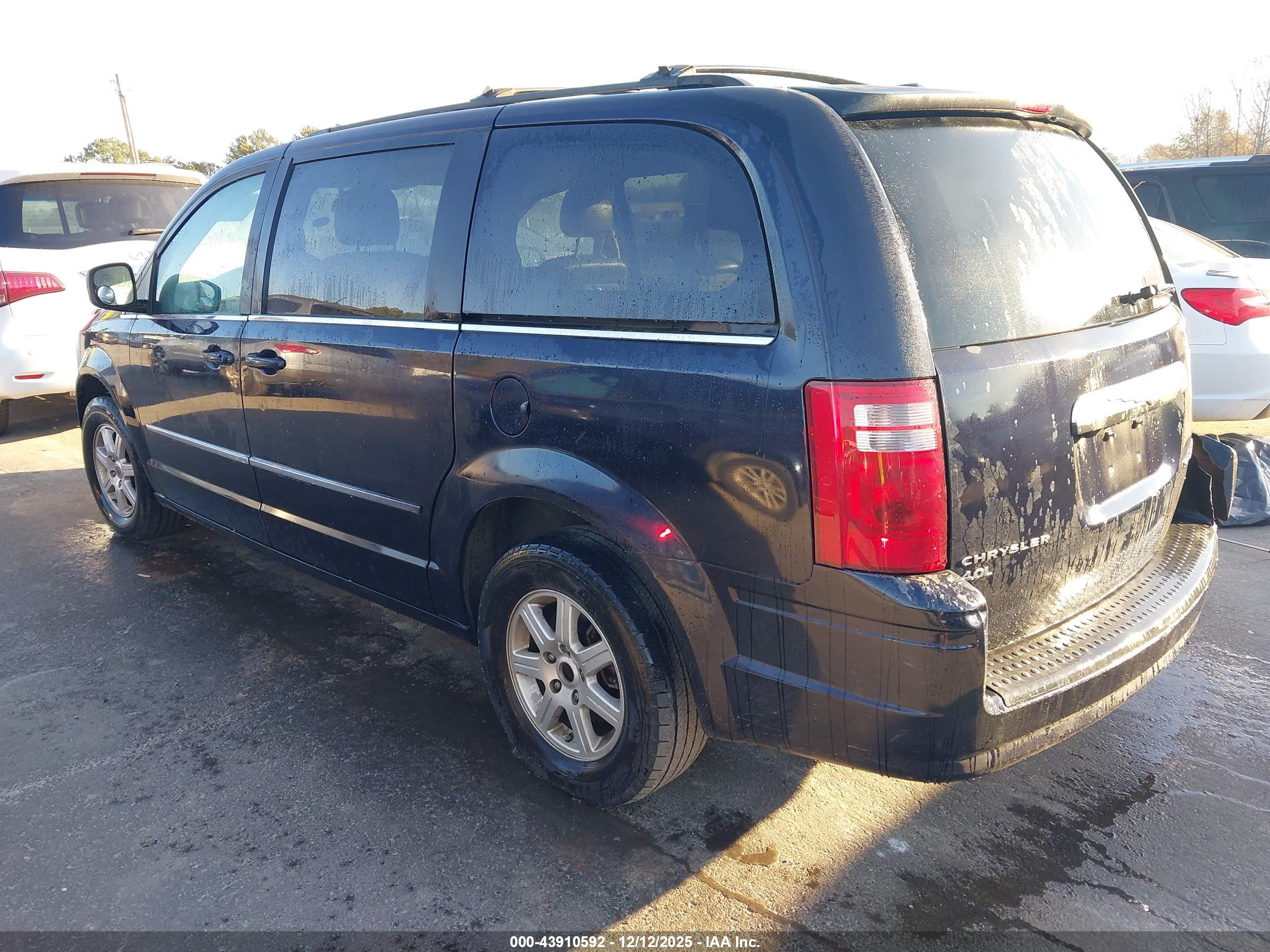 CHRYSLER TOWN image 3