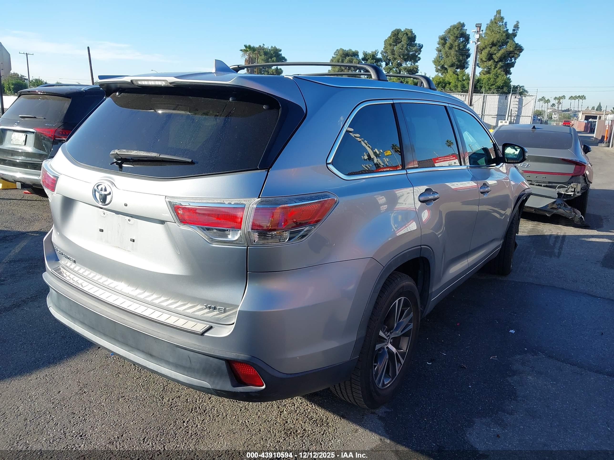 TOYOTA HIGHLANDER image 4